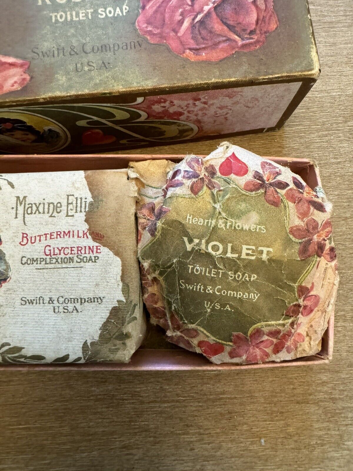 Beautiful Hearts & Flowers Rose Toilet Soap With Box Box Swift & Co Early 1900's
