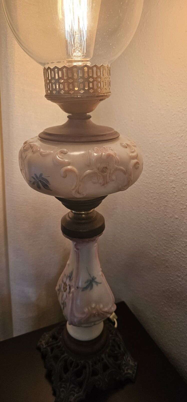 Beautiful LARGE 27.5" Antique Ornate 1800s brass glass Table Parlor Banquet Lamp