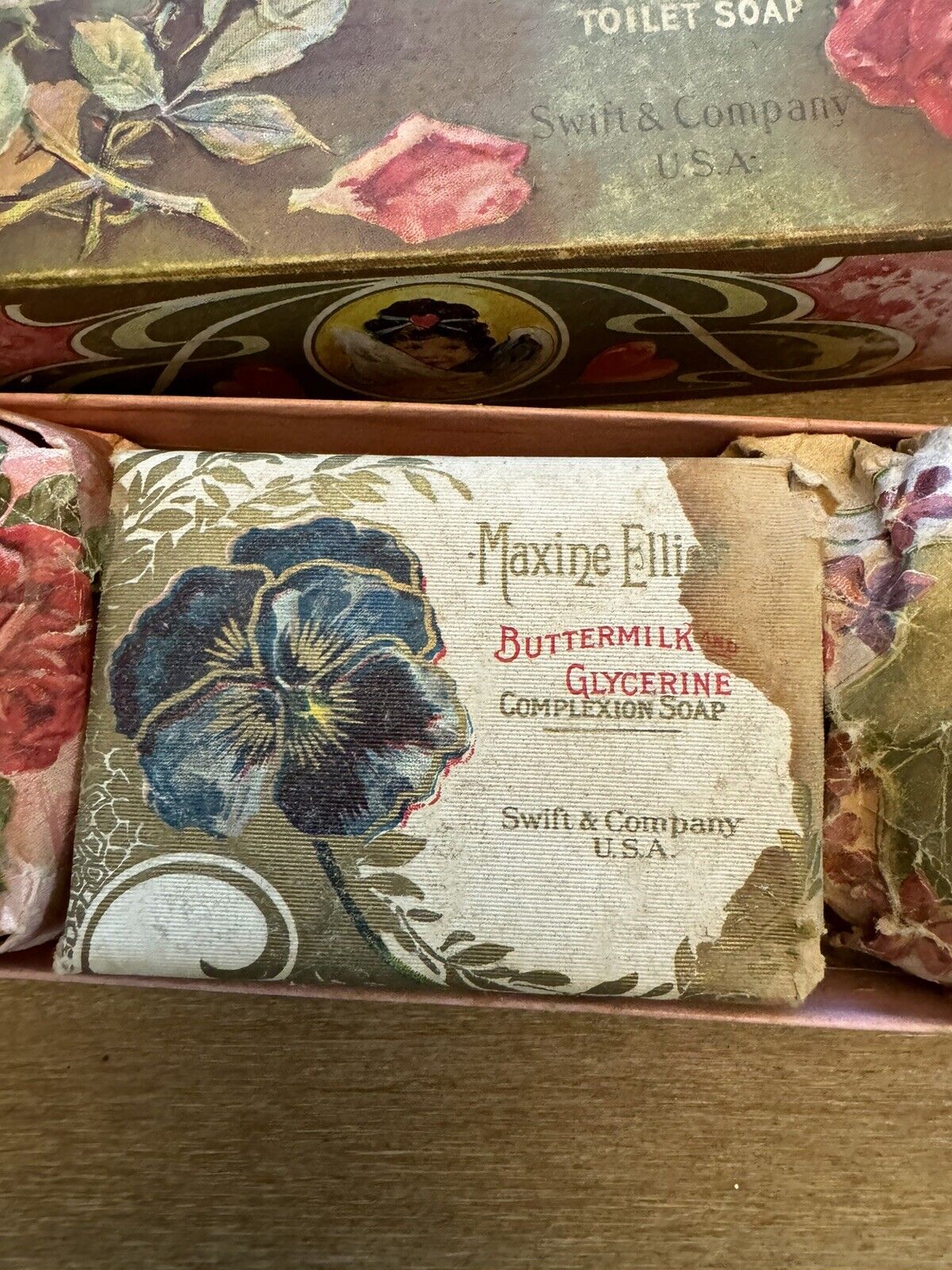 Beautiful Hearts & Flowers Rose Toilet Soap With Box Box Swift & Co Early 1900's