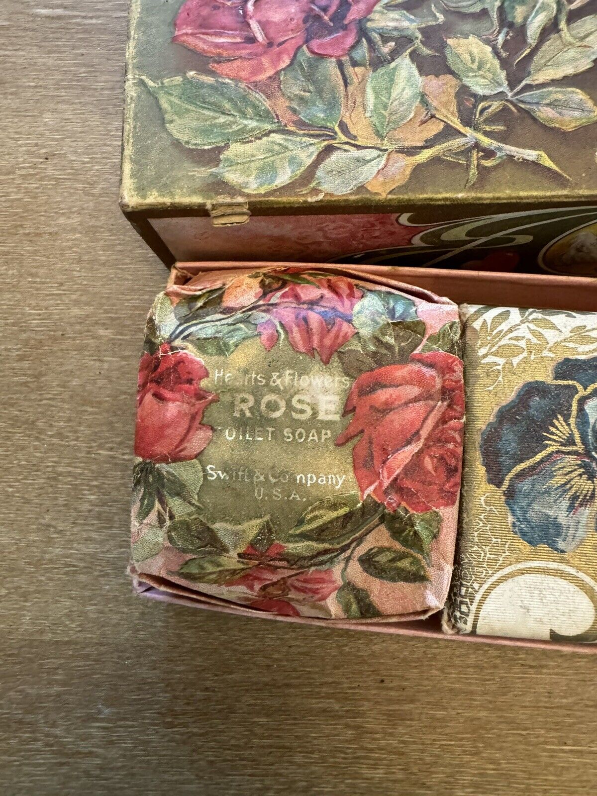 Beautiful Hearts & Flowers Rose Toilet Soap With Box Box Swift & Co Early 1900's