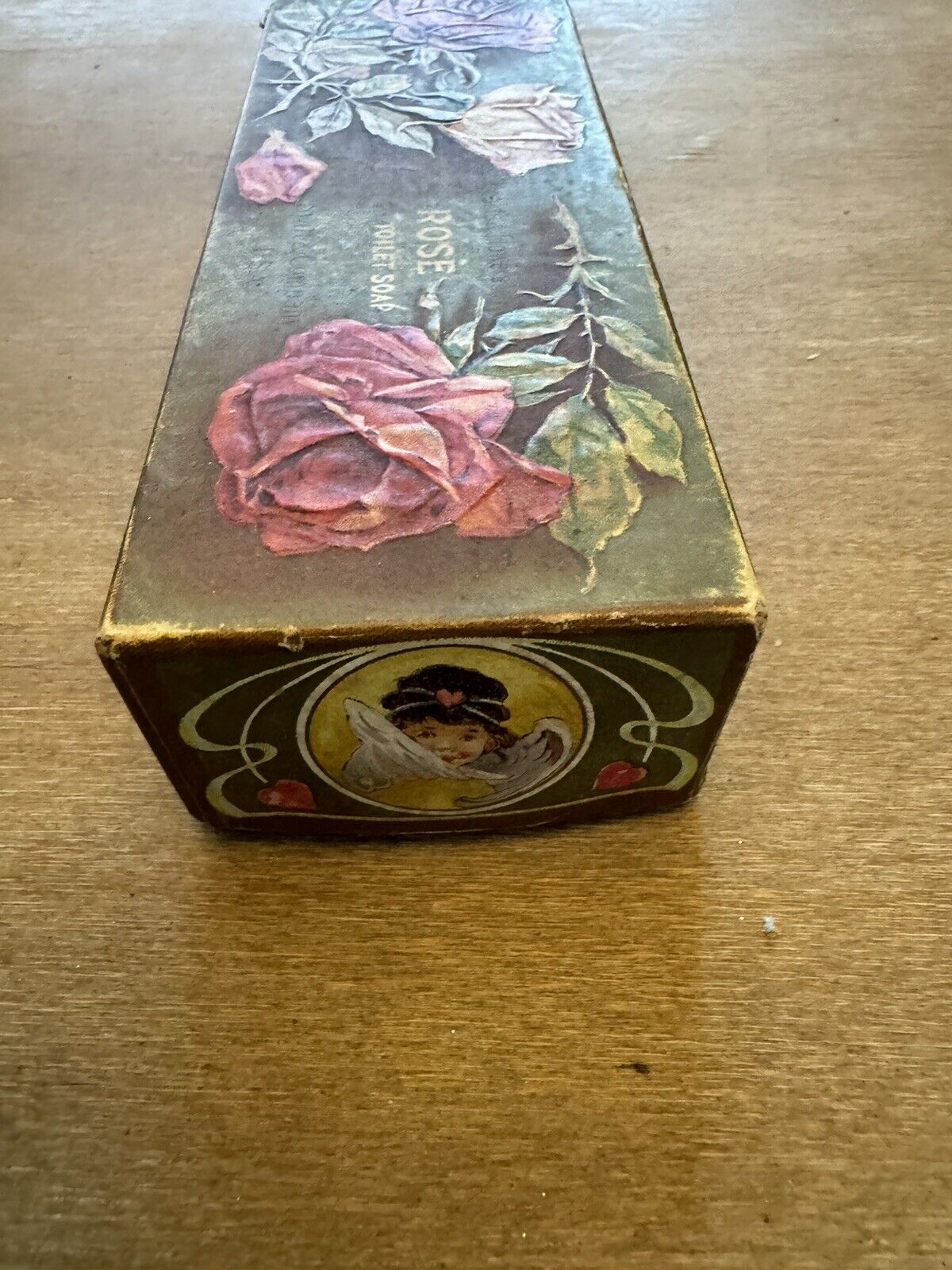 Beautiful Hearts & Flowers Rose Toilet Soap With Box Box Swift & Co Early 1900's