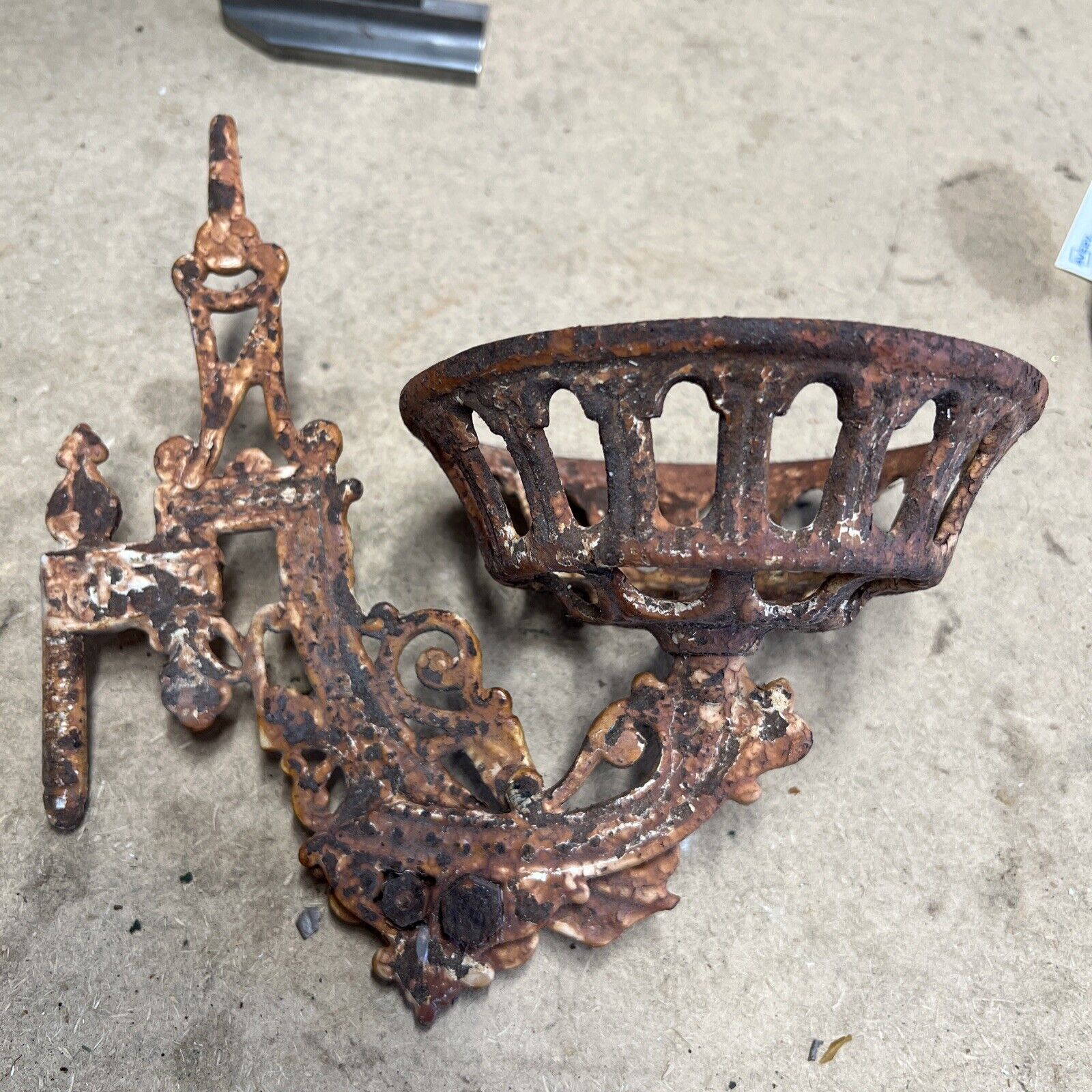 Vintage Antique Metal Iron Oil Lamp Wall Mount Sconce Candle Bin15