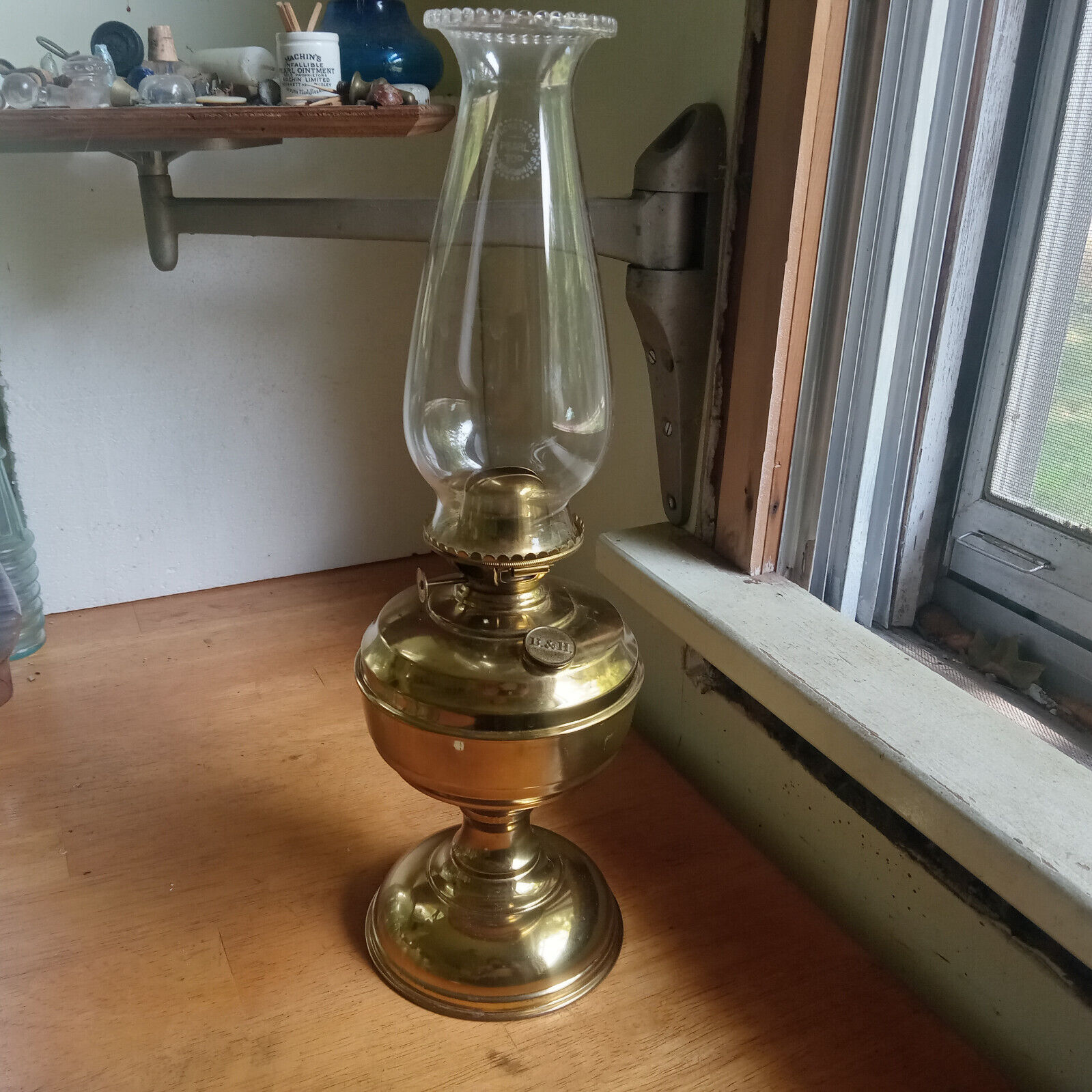 1880s BRASS BRADLEY & HUBBARD OIL LAMP WITH LIP BURNER & MACBETH GLASS CHIMNEY