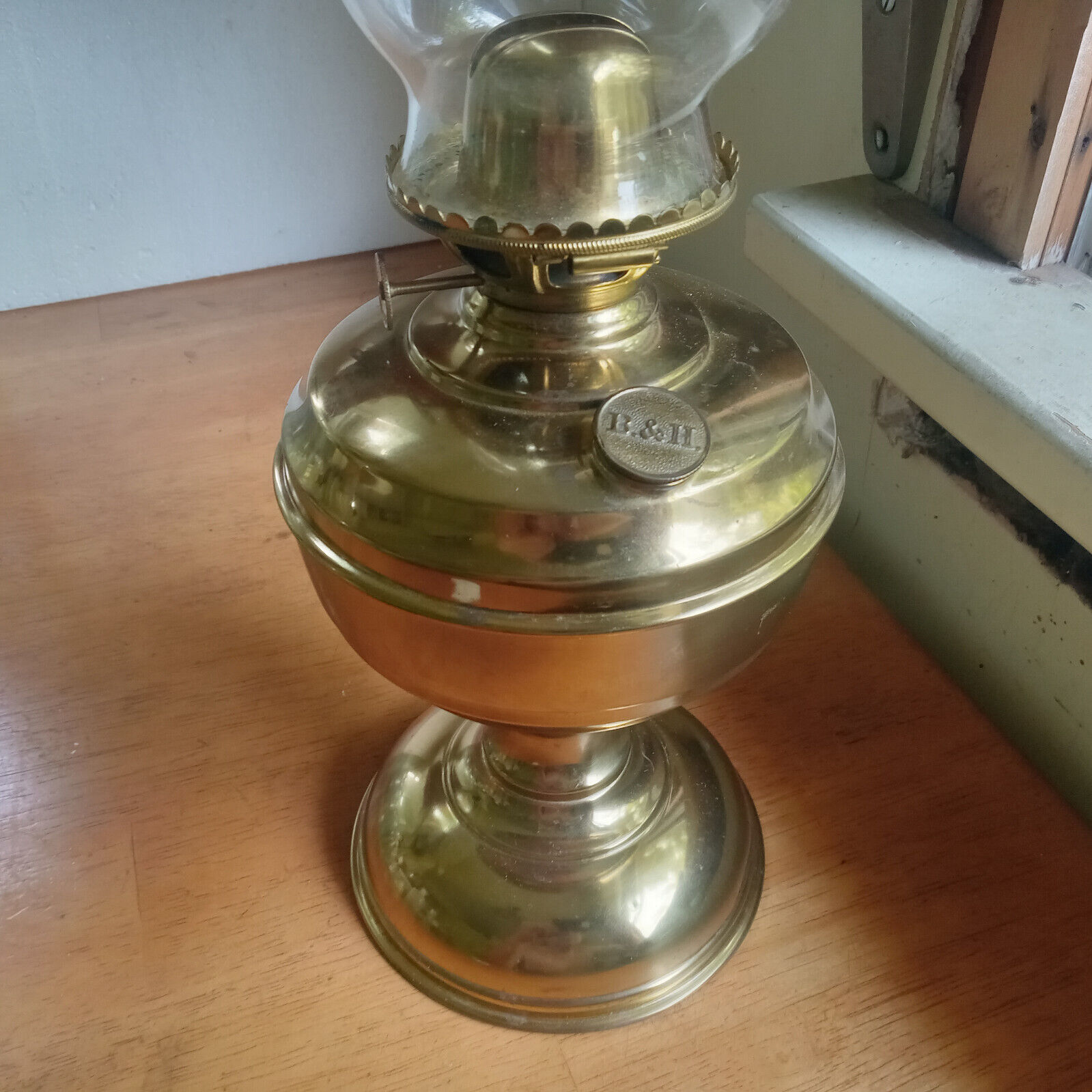 1880s BRASS BRADLEY & HUBBARD OIL LAMP WITH LIP BURNER & MACBETH GLASS CHIMNEY