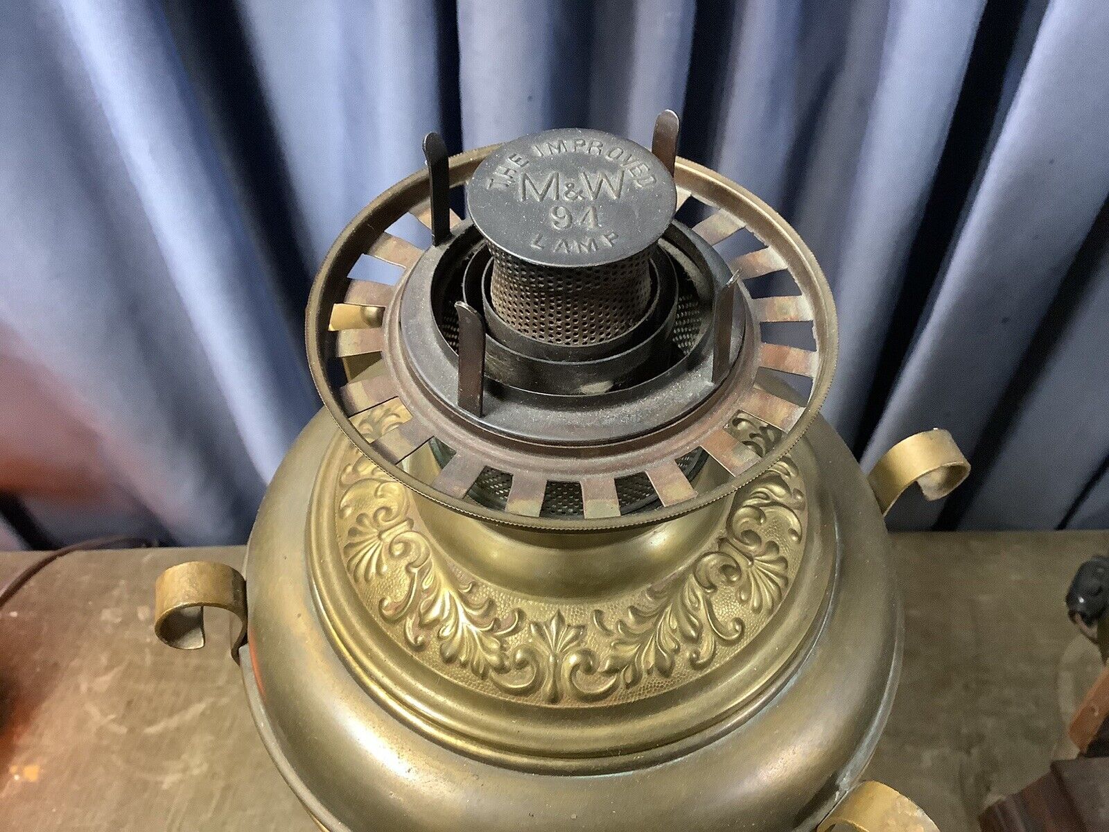 ANTIQUE M&W IRON & BRASS TALL BANQUET OIL LAMP BASE  w LIONS FACES FONT & BURNER