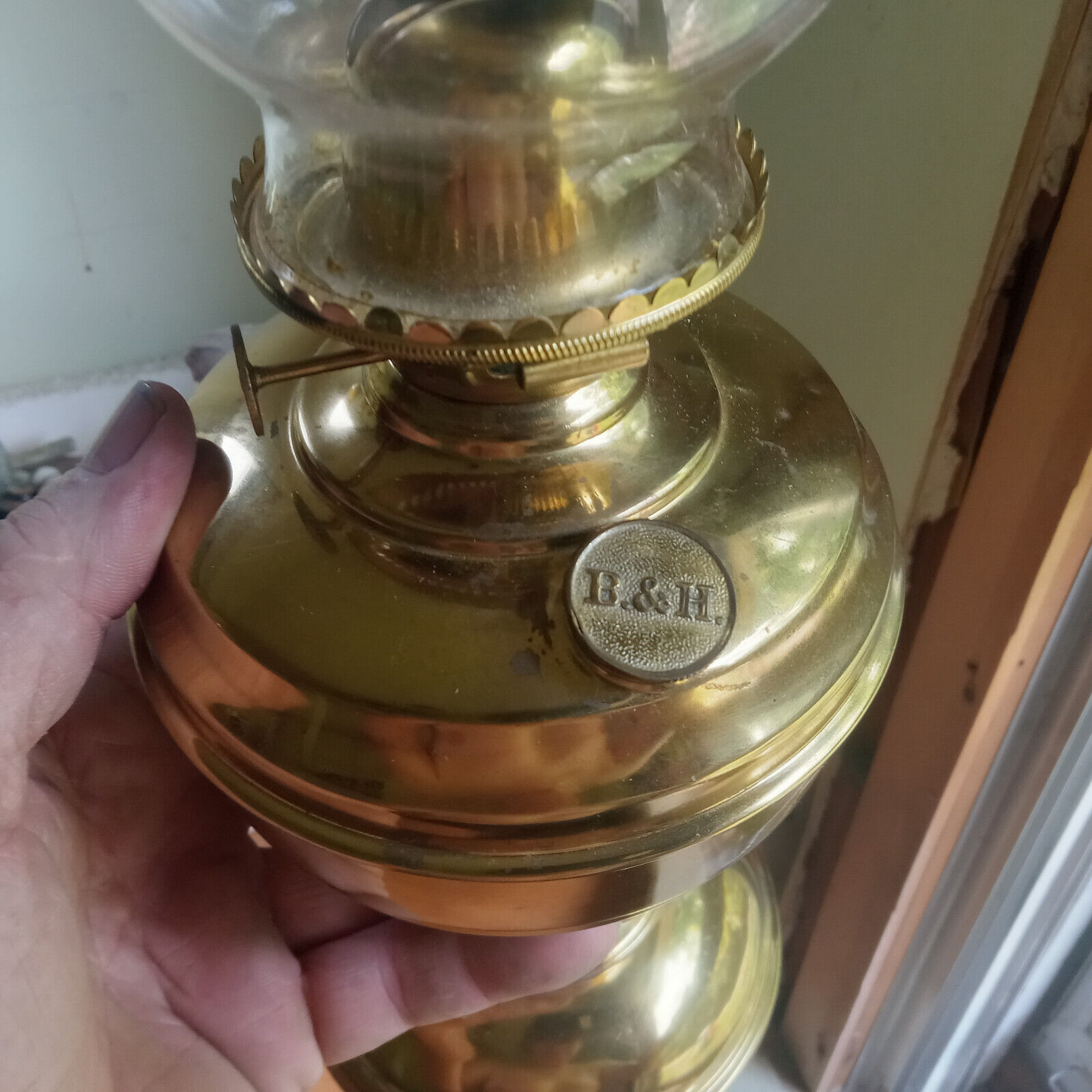 1880s BRASS BRADLEY & HUBBARD OIL LAMP WITH LIP BURNER & MACBETH GLASS CHIMNEY