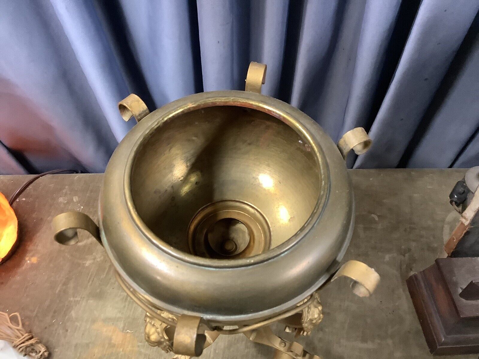 ANTIQUE M&W IRON & BRASS TALL BANQUET OIL LAMP BASE  w LIONS FACES FONT & BURNER