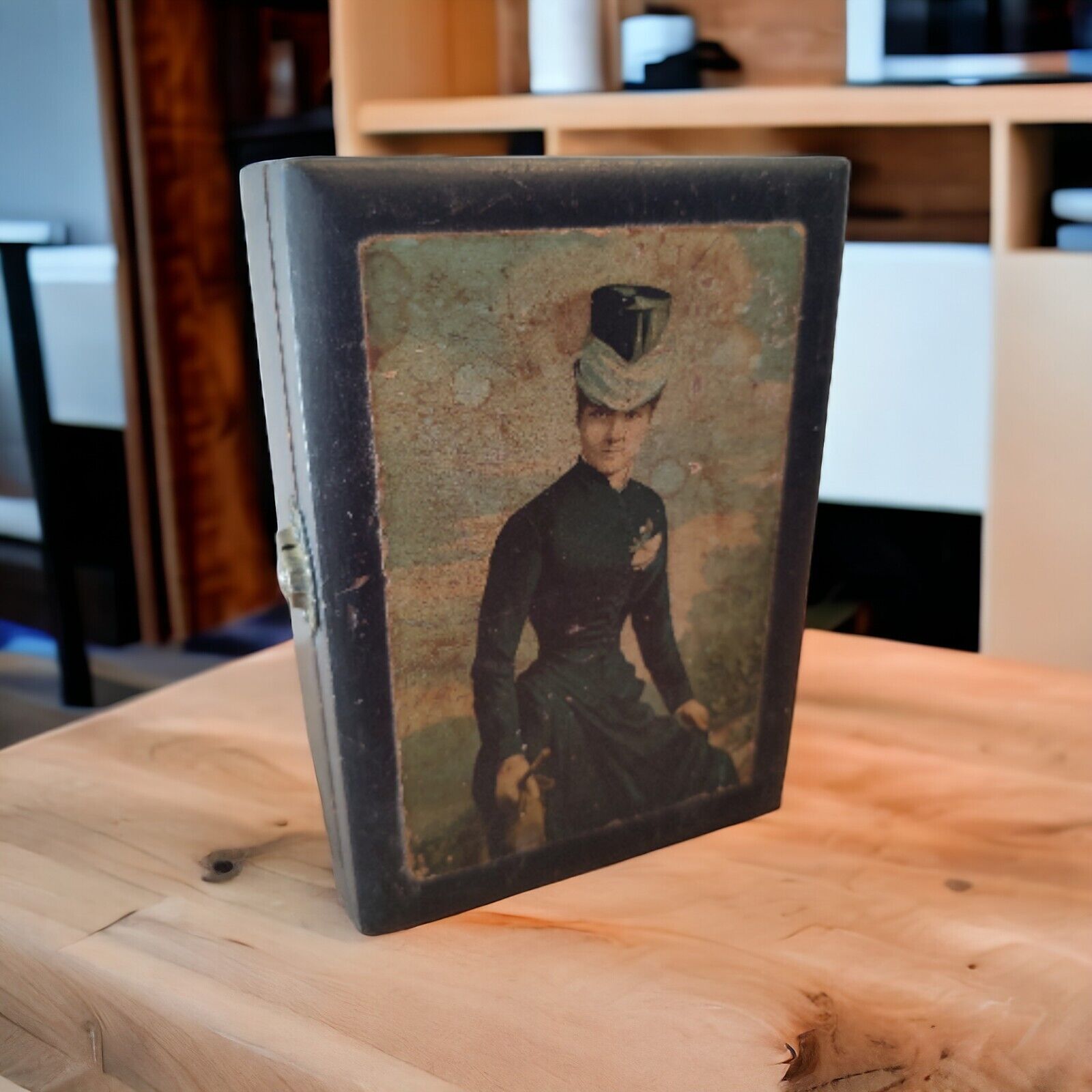 Chas. S. Higgins ORNAMENTAL Latched Wooden Box, Early 1900s (Toilet Soap)