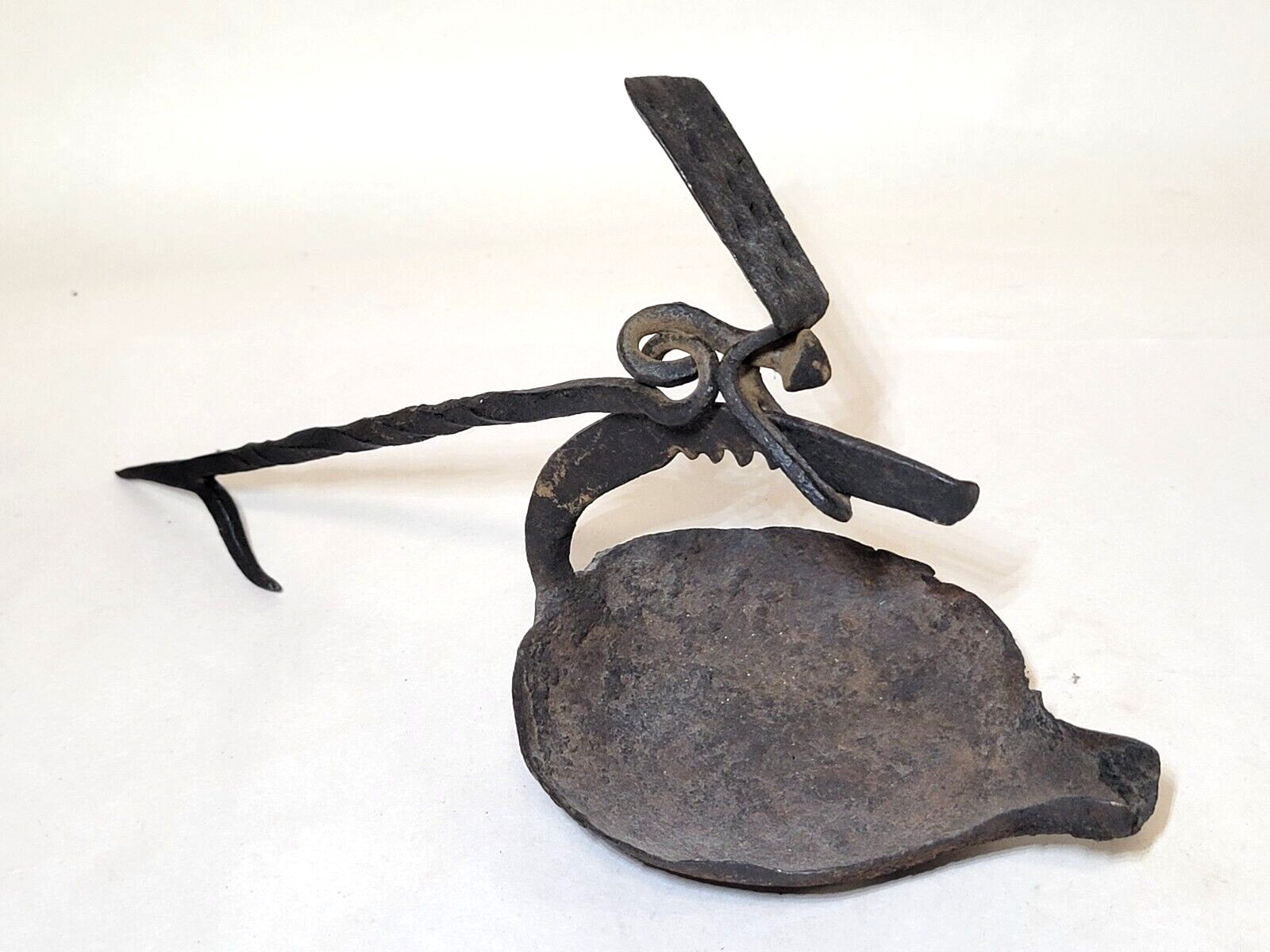 18th Cen. Antique Iron Sawtooth Trammel Top BETTY LAMP Hook Whale Oil Lard, Fat