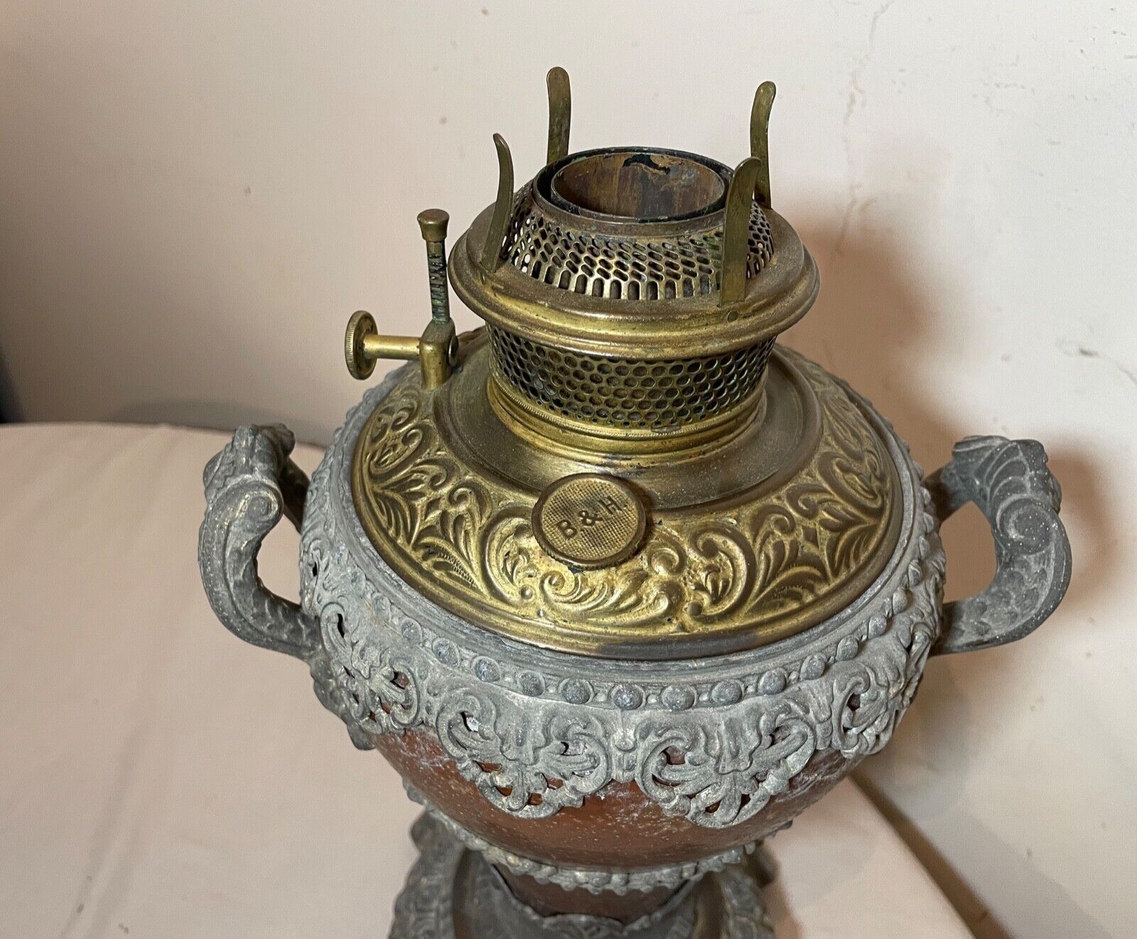 antique ornate 1800's Bradley Hubbard brass white metal oil table parlor lamp