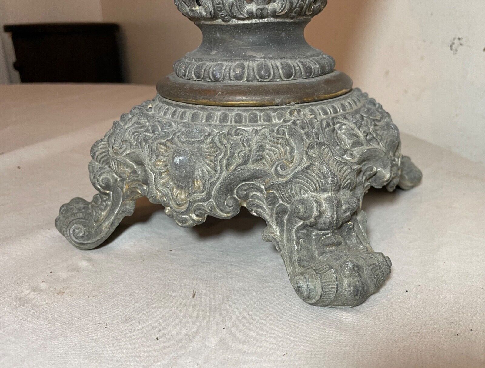 antique ornate 1800's Bradley Hubbard brass white metal oil table parlor lamp