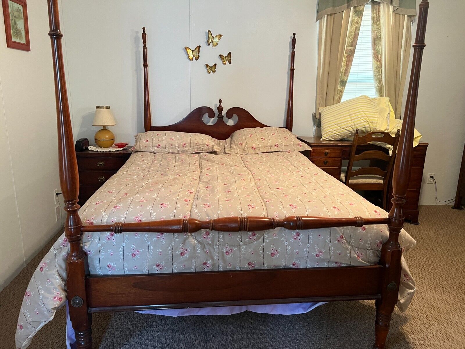 Antique mahogany 5 pc bedroom 4- poster set. Local pick up only. $5,000