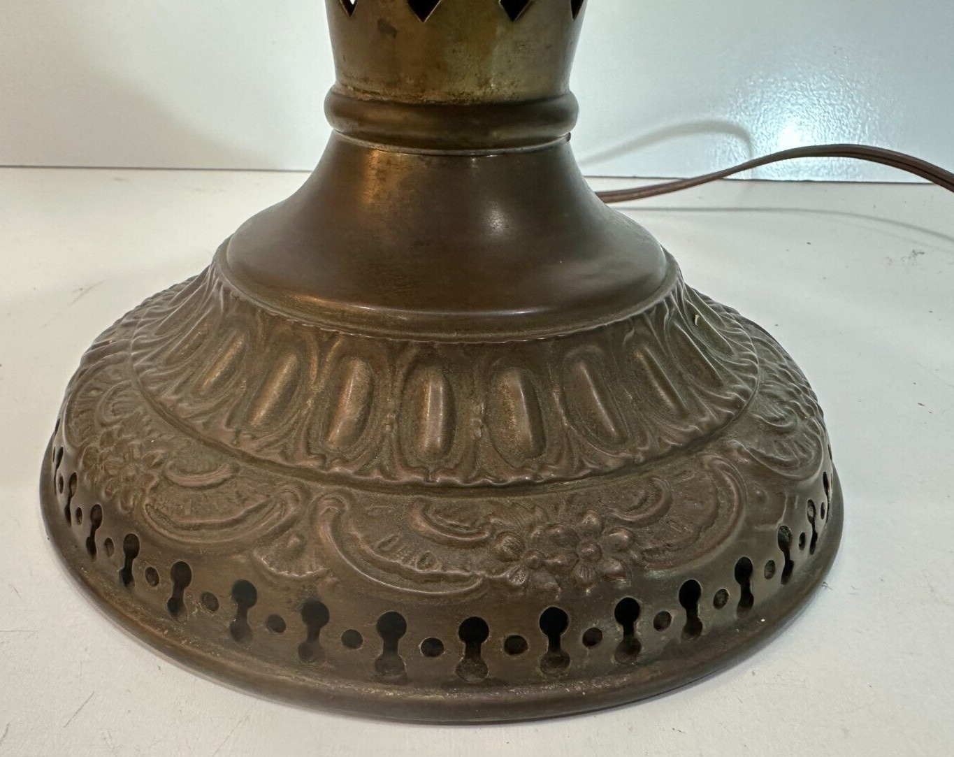 Antique The Juno Lamp No. 30 J. Juno Parlor 21" Lamp Shade Chimney Electrified