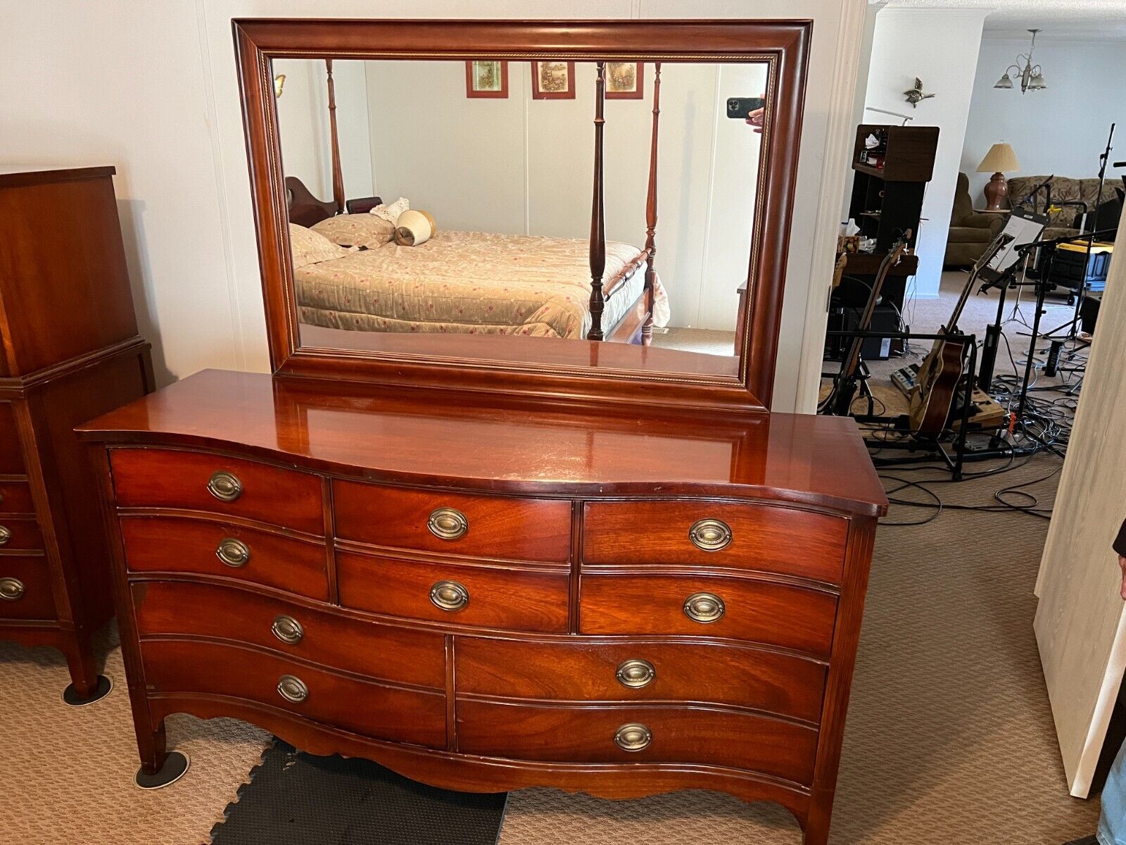 Antique mahogany 5 pc bedroom 4- poster set. Local pick up only. $5,000