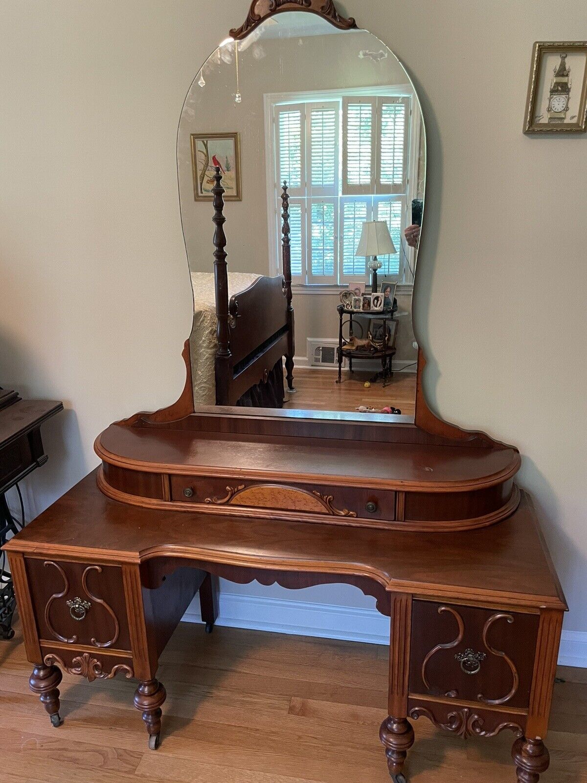 Antique Mahogany Bedroom Set - 3 Pieces 