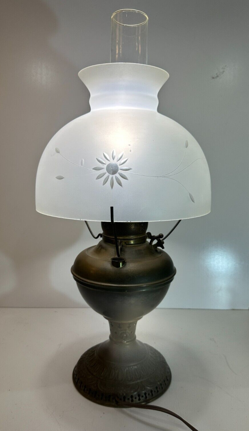 Antique The Juno Lamp No. 30 J. Juno Parlor 21" Lamp Shade Chimney Electrified