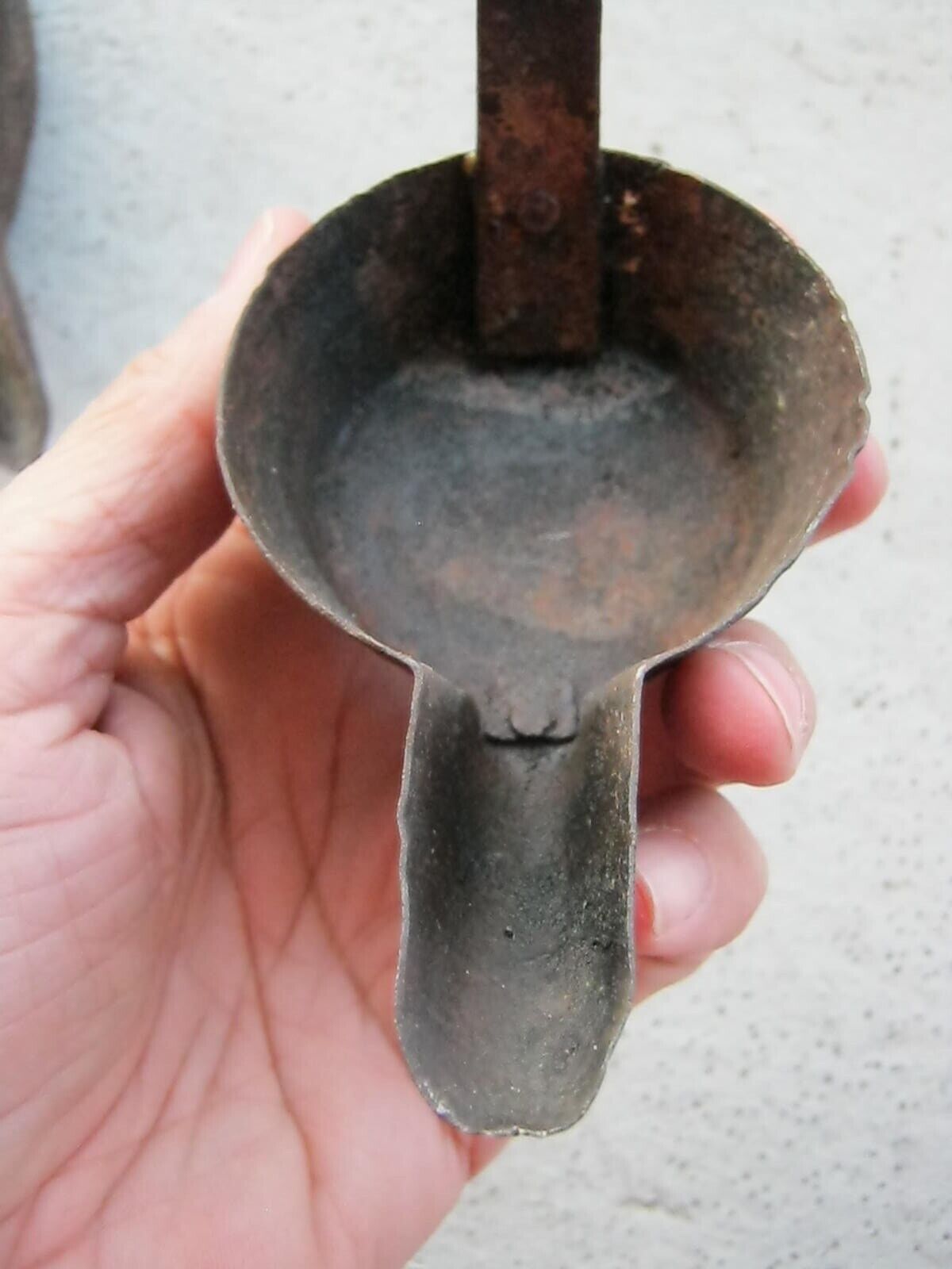 18th C HAND WROUGHT IRON DOUBLE CRUISE BETTY OIL BURNING LAMP/WICK TRIMMER SNUFF