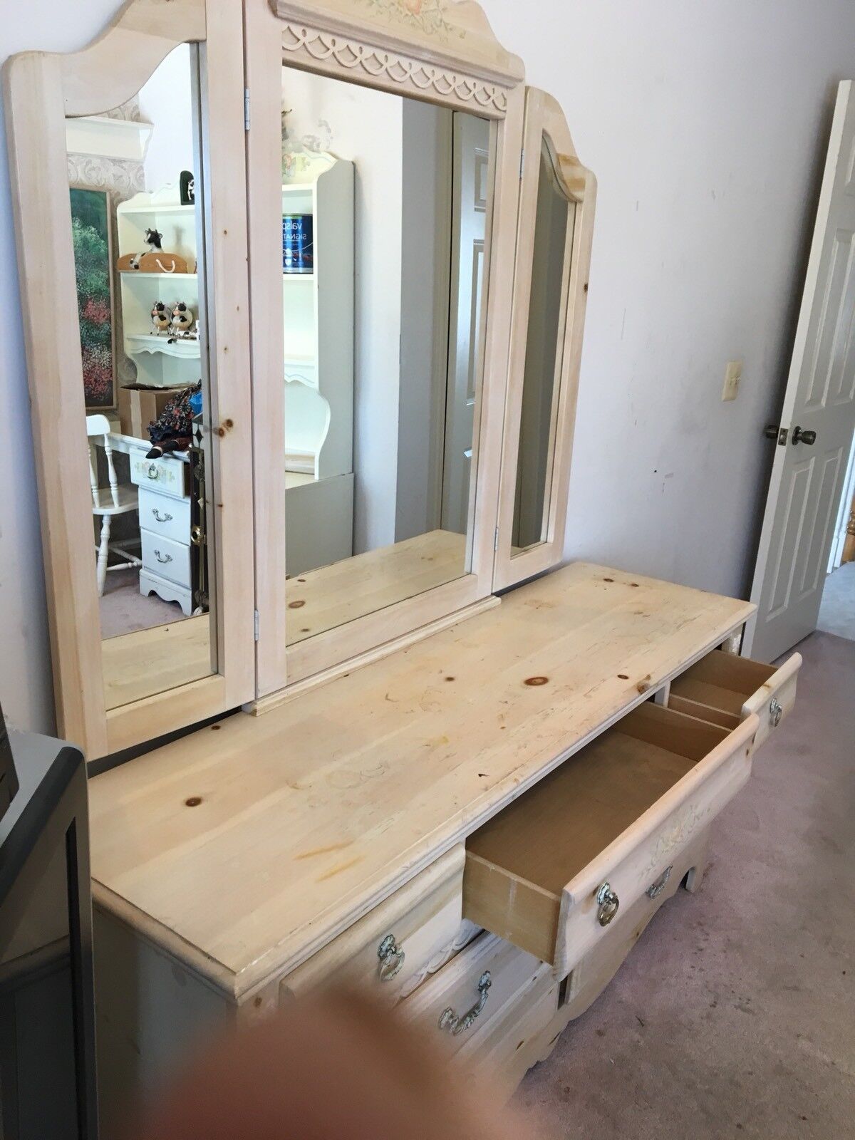 Antique Bedroom Set High Quality Vanity Dresser And Bed With Matress