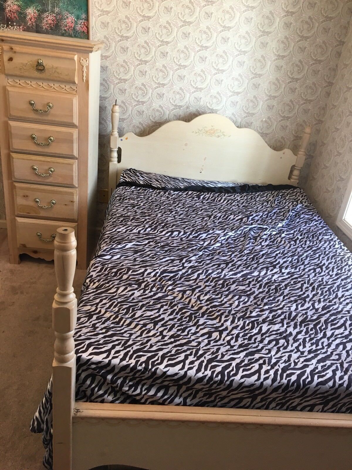 Antique Bedroom Set High Quality Vanity Dresser And Bed With Matress
