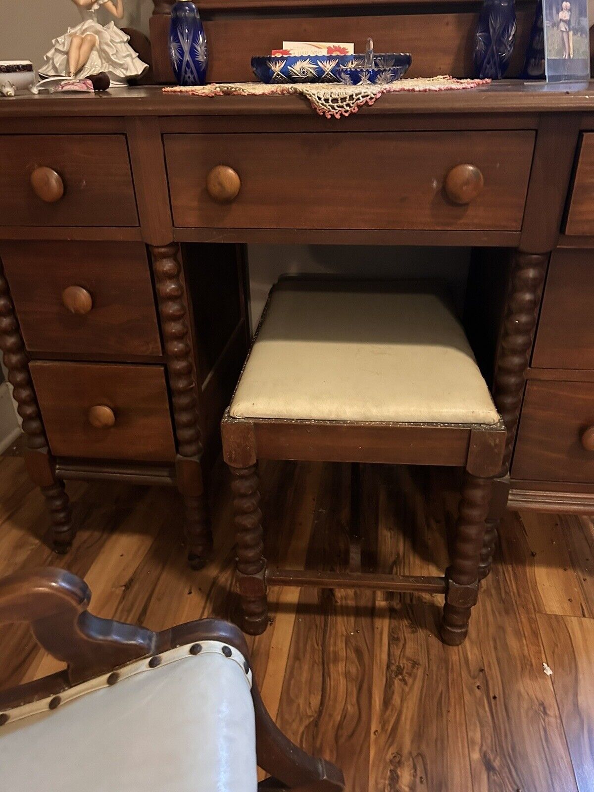 Antique Mahogany Bedroom Suit. Full Size Frame, Mirrored Dresser,