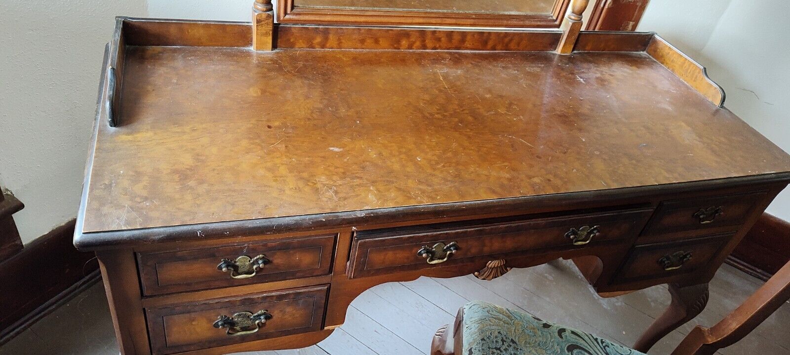 7 pc Antique Full Bedroom Set: Dresser, Vanity, Bed, Chest, Nightstand +seating 