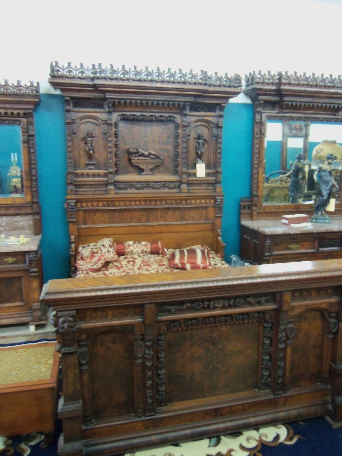 Victorian 3 pc Bedroom set New York Exposition Walnut Burl Great Carvings
