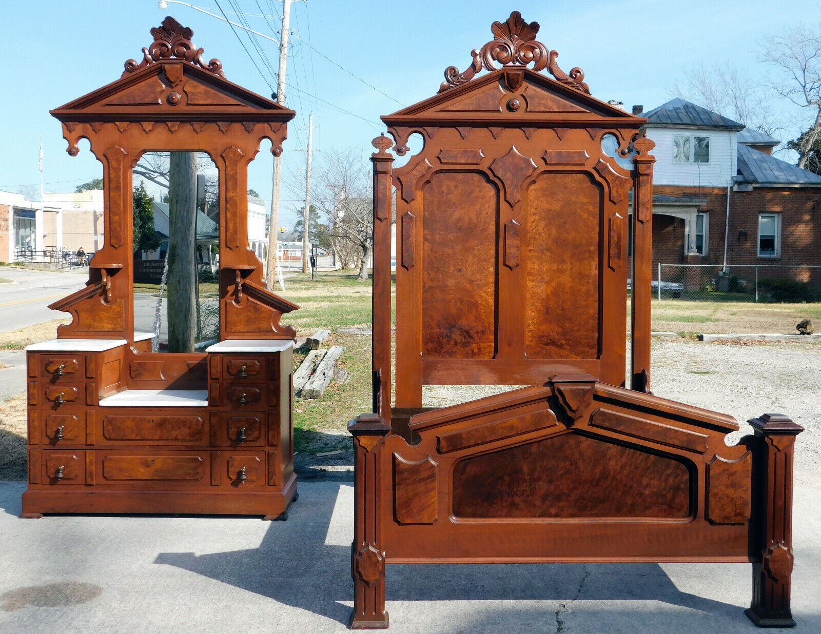 Beautiful~~Walnut Victorian Bedroom Set~~Full Bed and Dresser