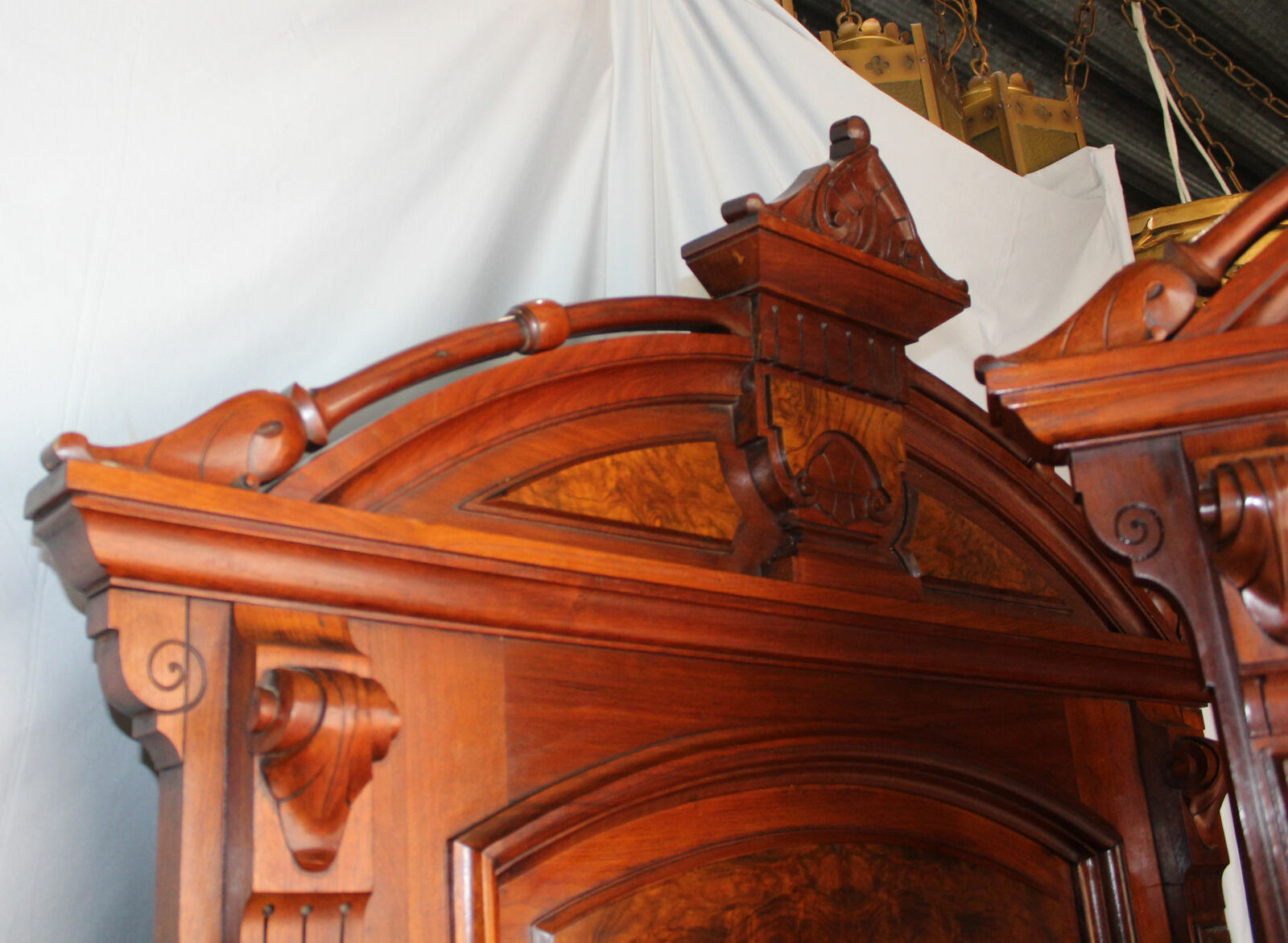Antique Victorian Renaissance Revival 2 piece Walnut Bedroom Set – Original fini