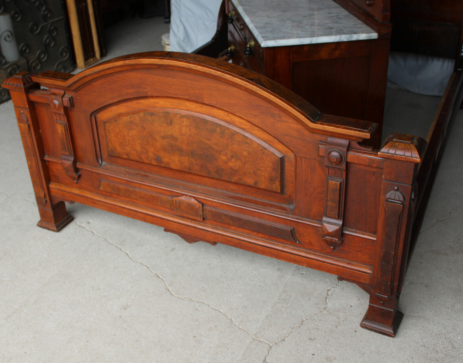 Antique Victorian Renaissance Revival 2 piece Walnut Bedroom Set – Original fini