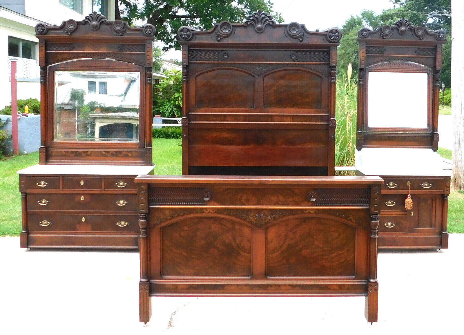 Walnut Victorian Asethetic 3 Piece Bedroom Set~~Bed~~Dresser~~Washstand