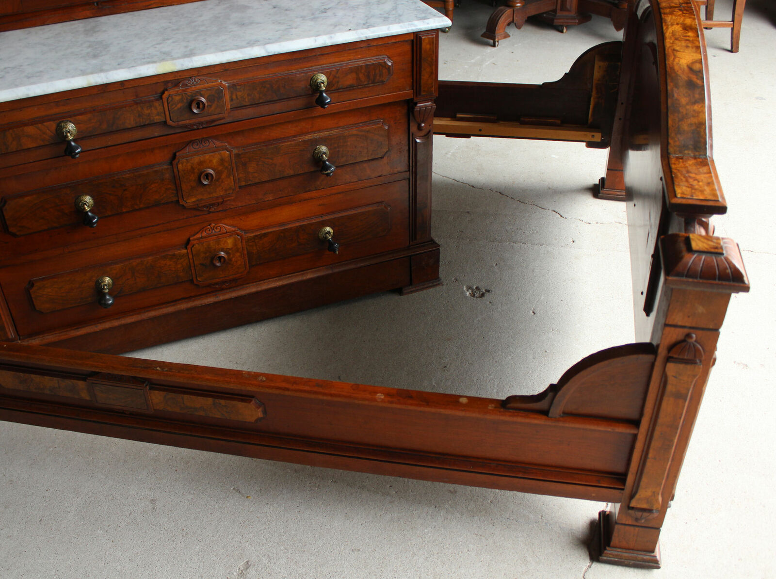 Antique Victorian Renaissance Revival 2 piece Walnut Bedroom Set – Original fini