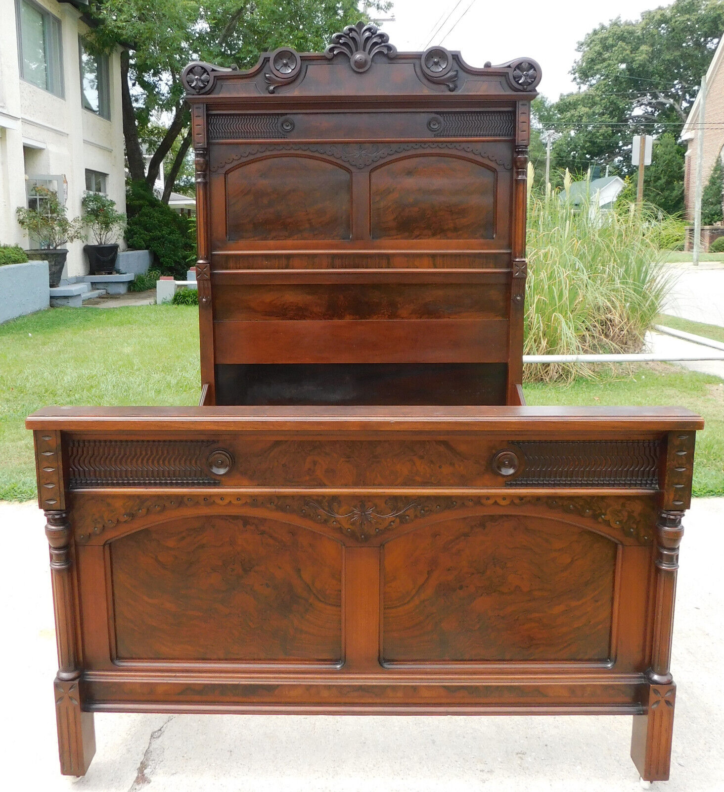 Walnut Victorian Asethetic 3 Piece Bedroom Set~~Bed~~Dresser~~Washstand