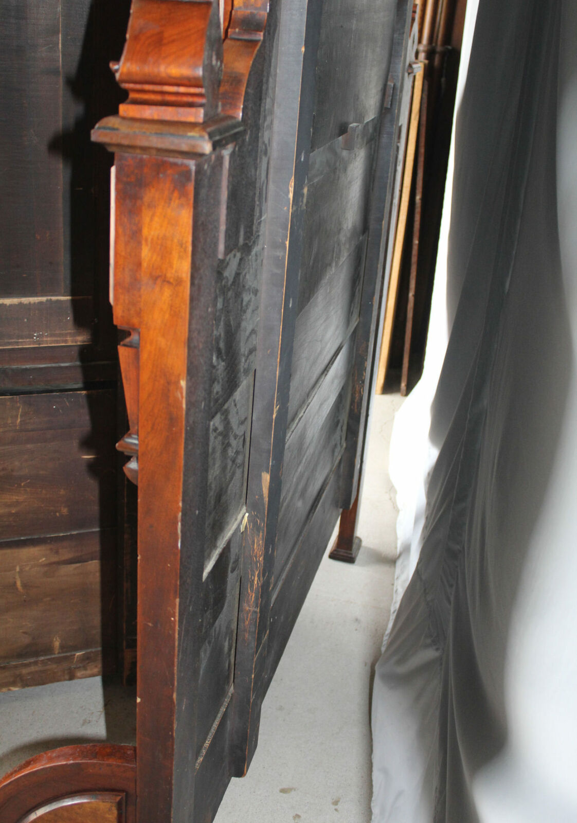 Antique Victorian Renaissance Revival 2 piece Walnut Bedroom Set – Original fini
