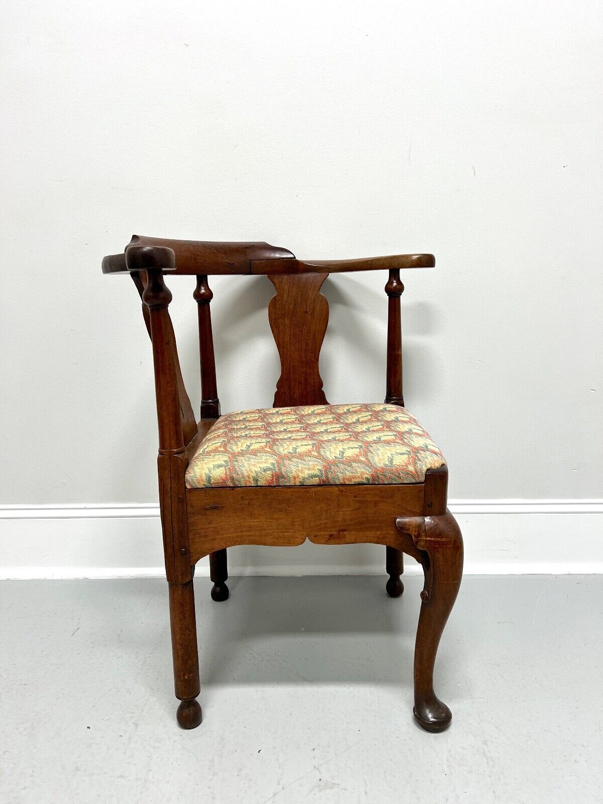 Antique 18th Century Circa 1750 American Colonial Walnut Corner Chair