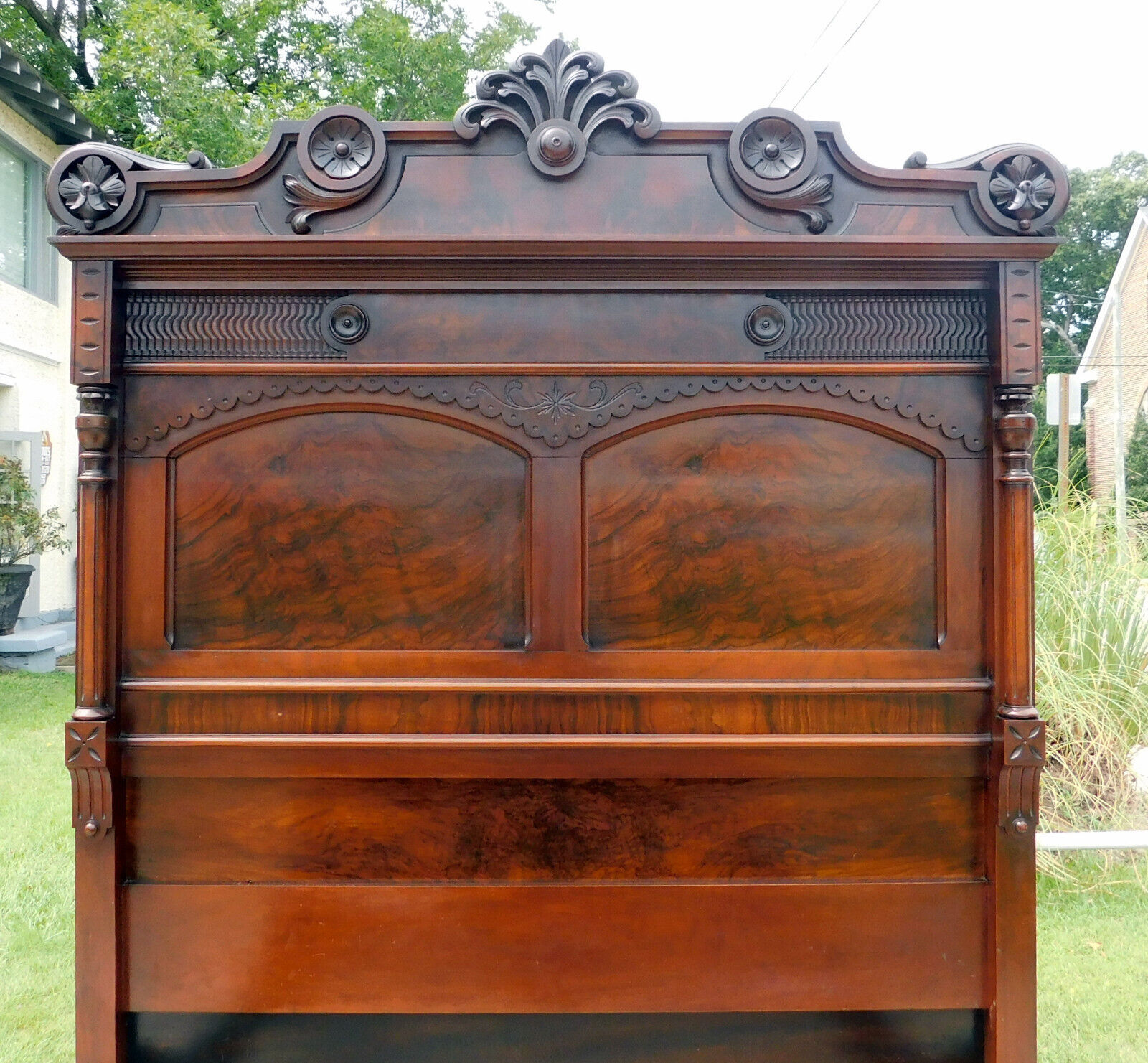Walnut Victorian Asethetic 3 Piece Bedroom Set~~Bed~~Dresser~~Washstand