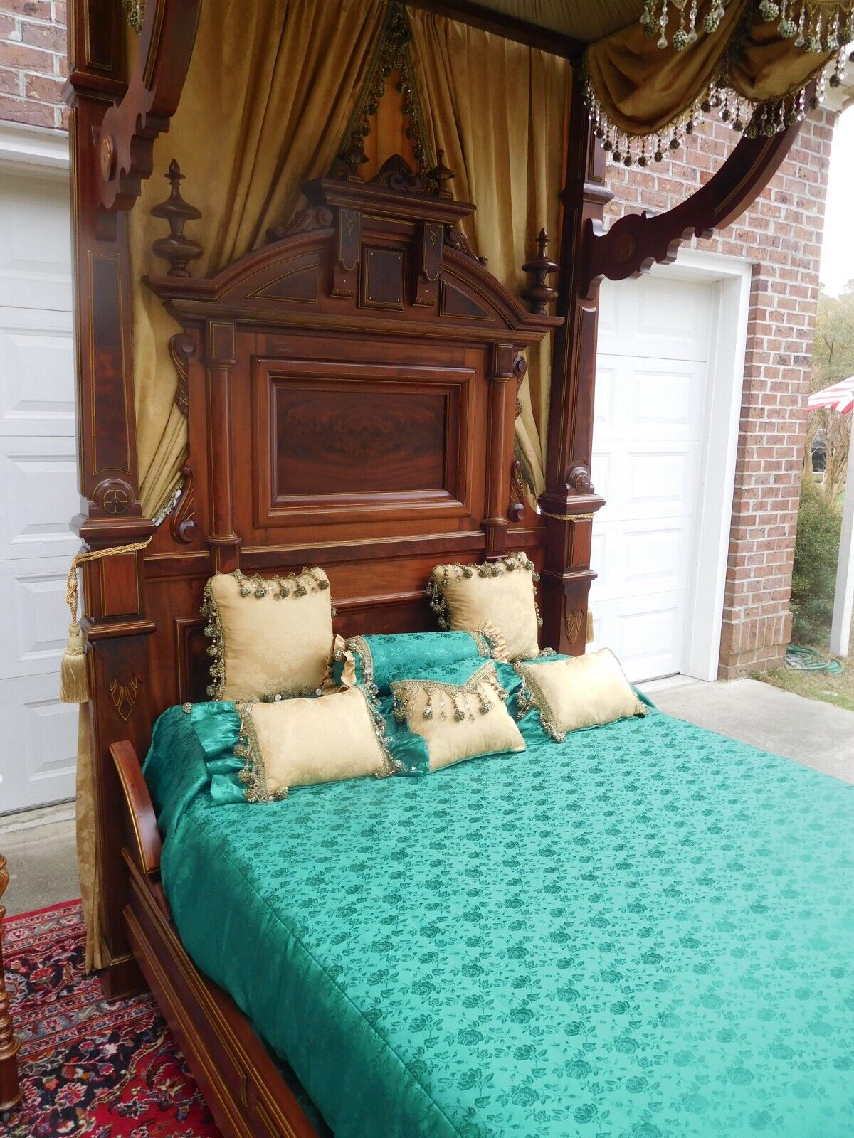 SPECTACULAR VICTORIAN WALNUT HALF TESTER BEDROOM SET