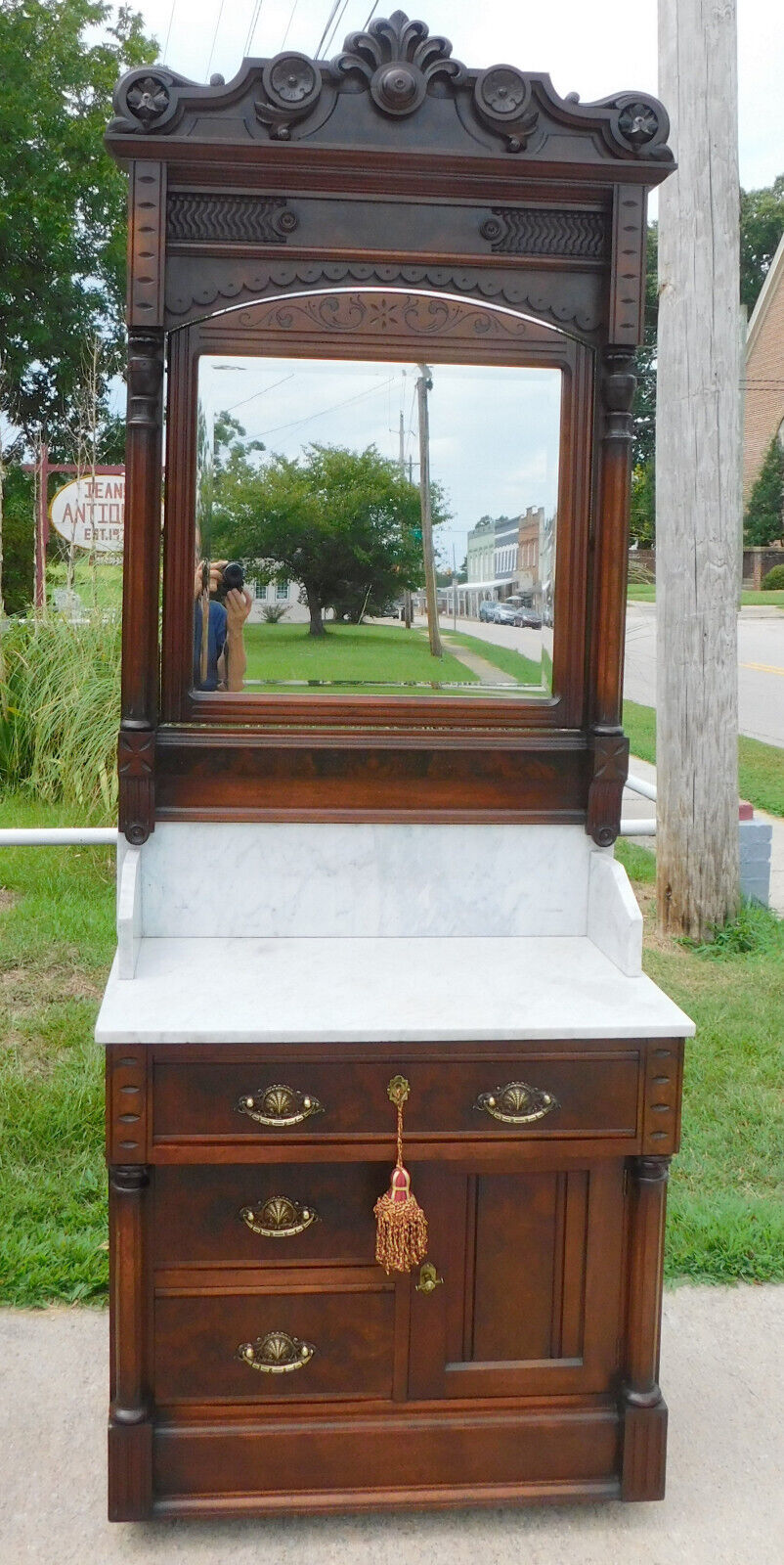 Walnut Victorian Asethetic 3 Piece Bedroom Set~~Bed~~Dresser~~Washstand