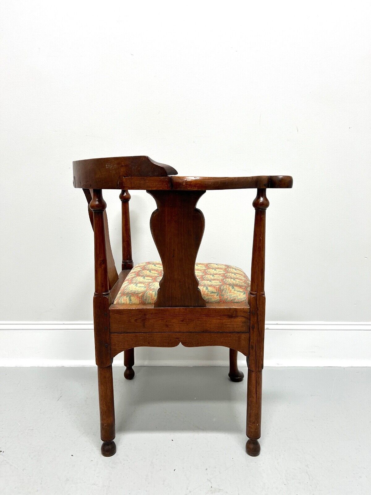 Antique 18th Century Circa 1750 American Colonial Walnut Corner Chair