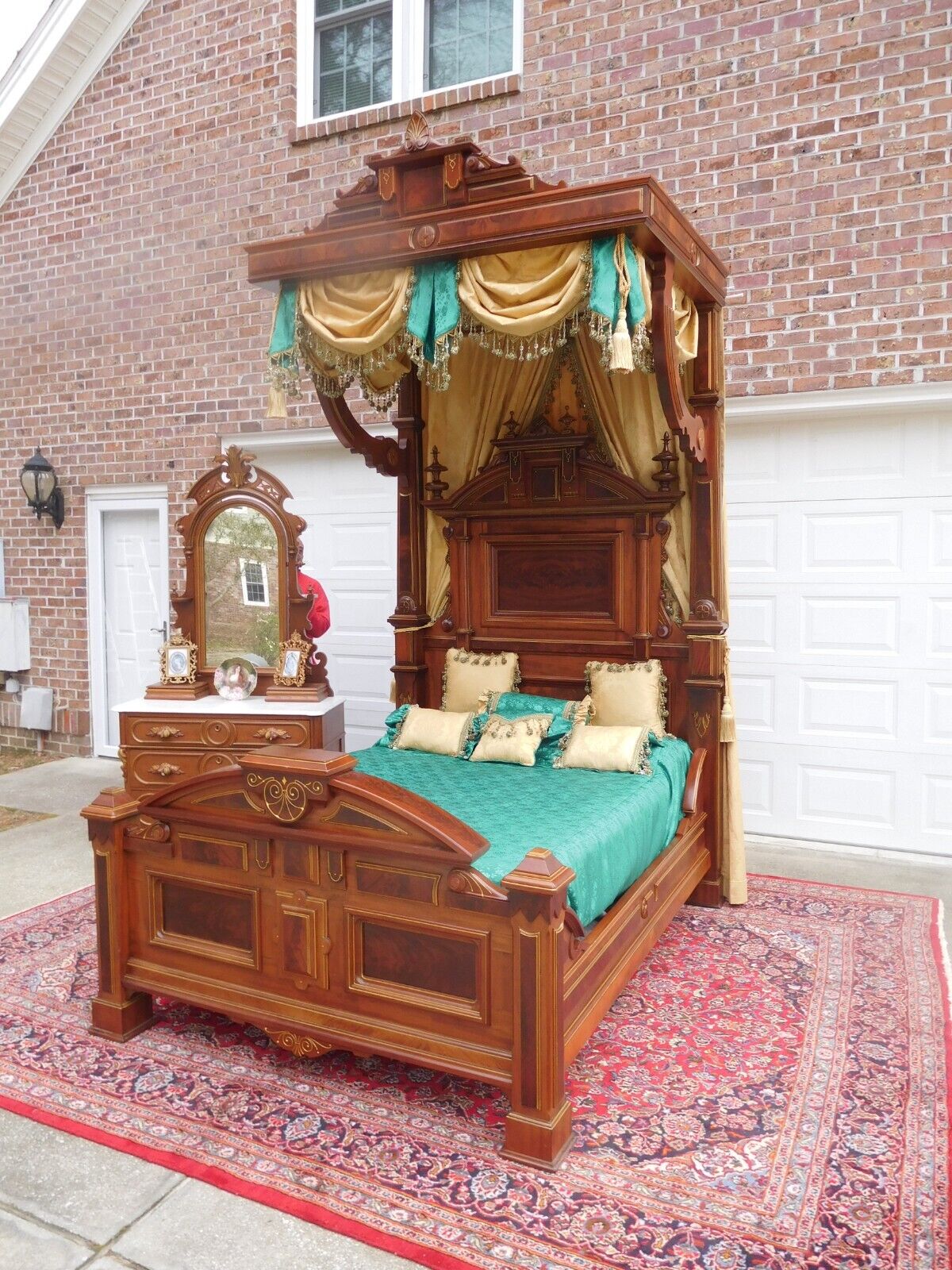 SPECTACULAR VICTORIAN WALNUT HALF TESTER BEDROOM SET