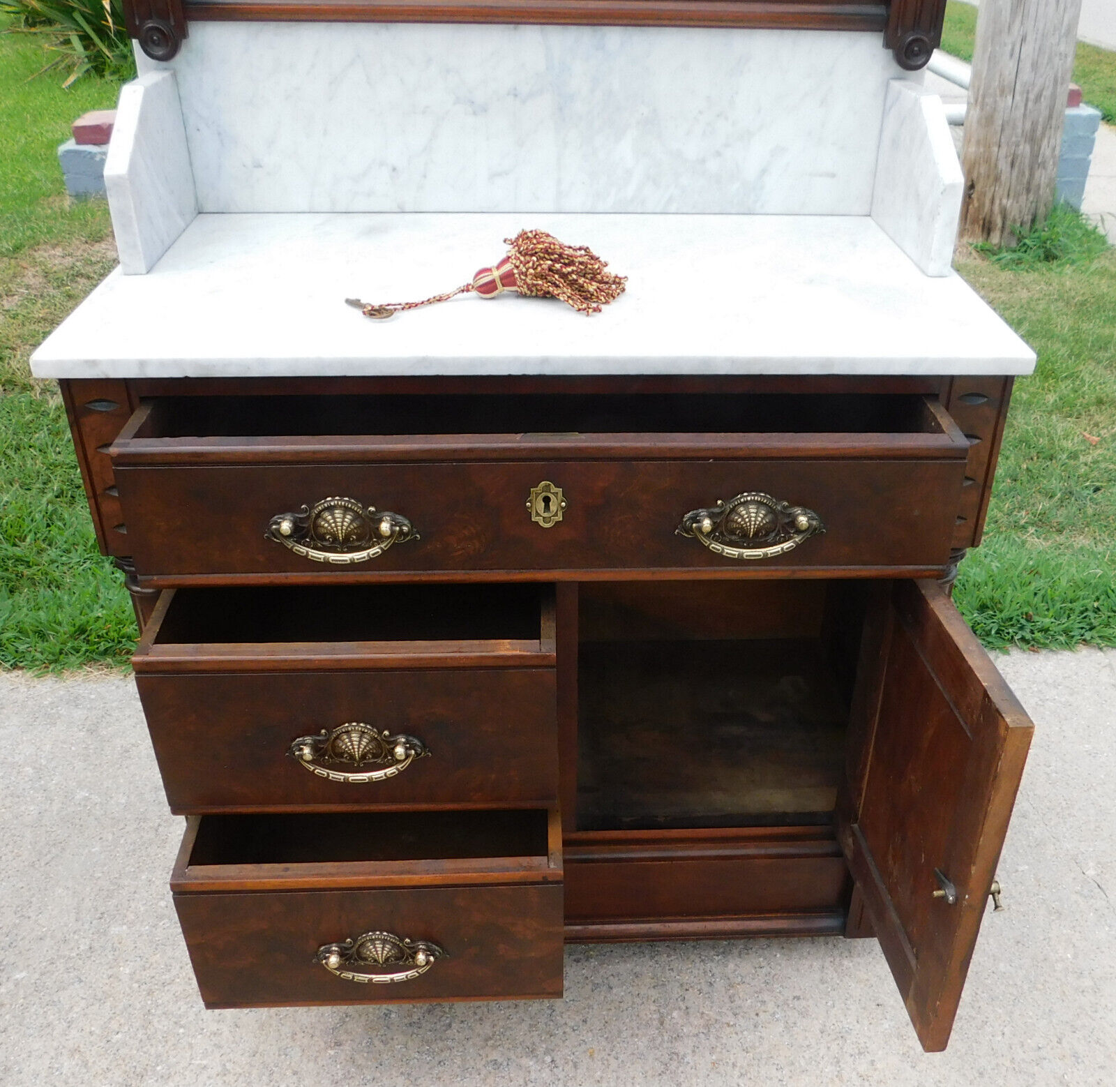 Walnut Victorian Asethetic 3 Piece Bedroom Set~~Bed~~Dresser~~Washstand