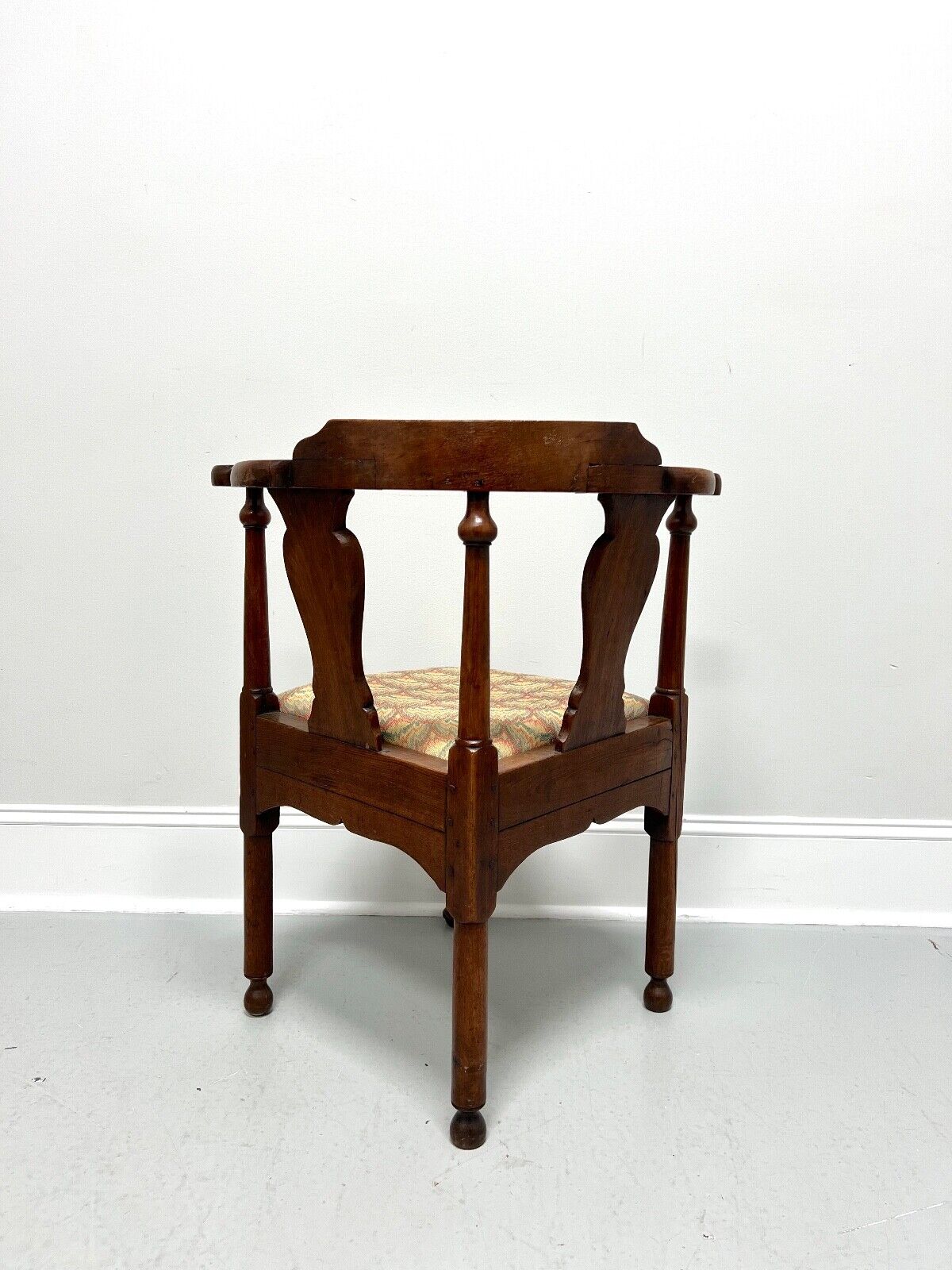 Antique 18th Century Circa 1750 American Colonial Walnut Corner Chair
