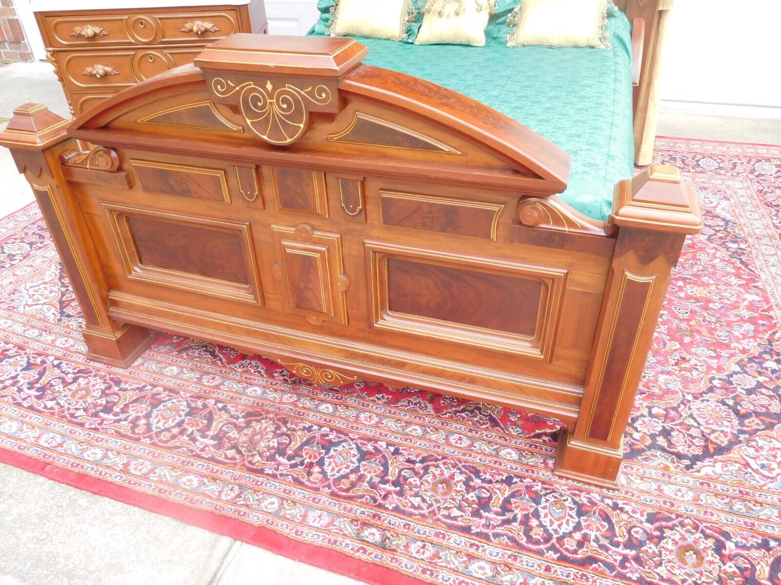 SPECTACULAR VICTORIAN WALNUT HALF TESTER BEDROOM SET