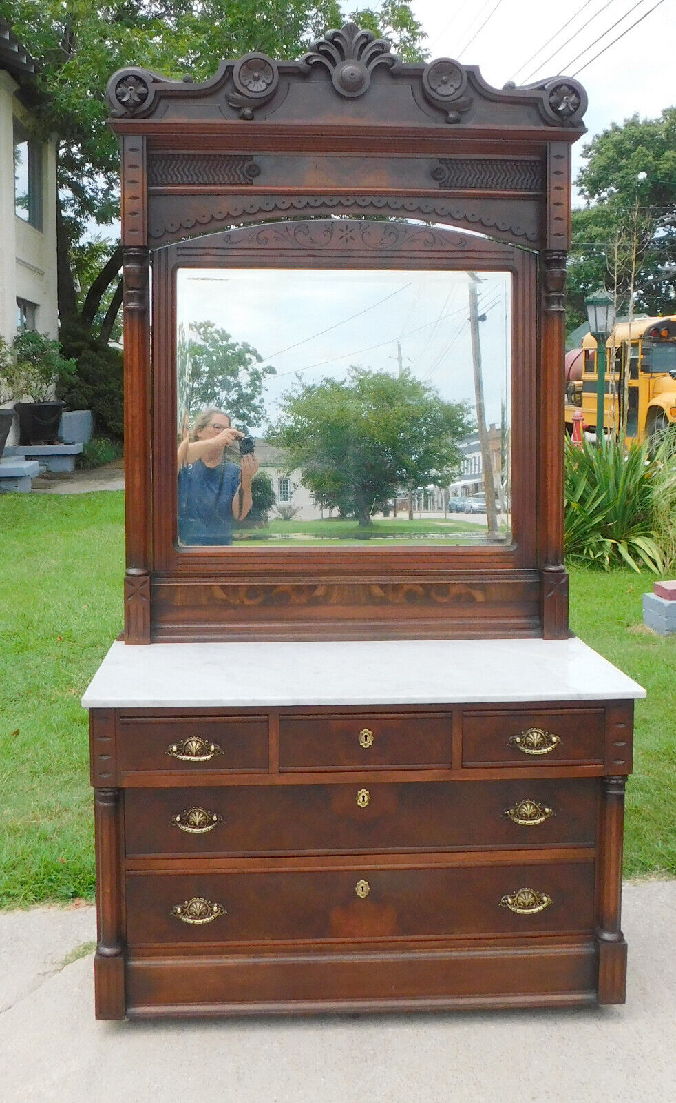 Walnut Victorian Asethetic 3 Piece Bedroom Set~~Bed~~Dresser~~Washstand