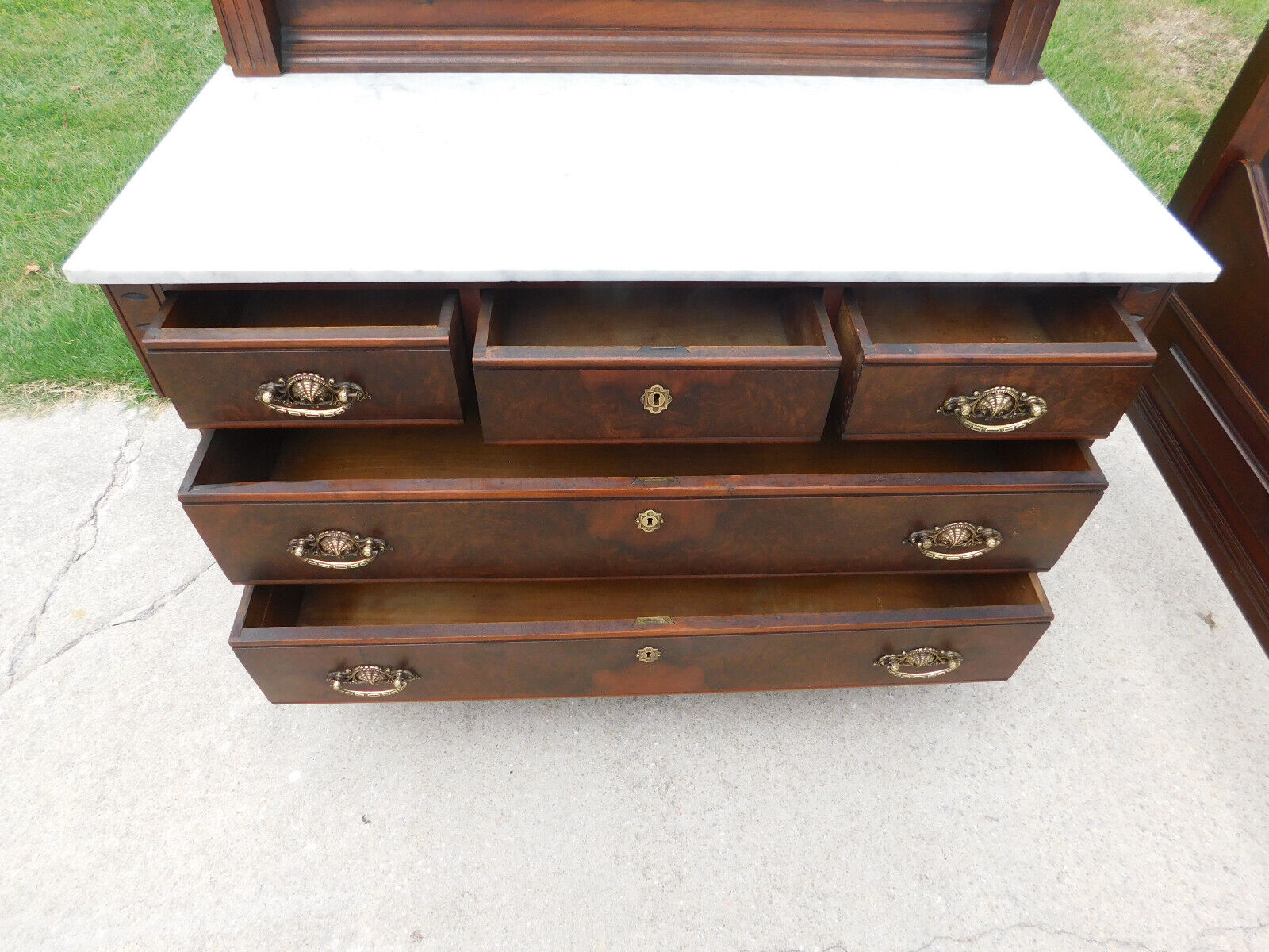 Walnut Victorian Asethetic 3 Piece Bedroom Set~~Bed~~Dresser~~Washstand