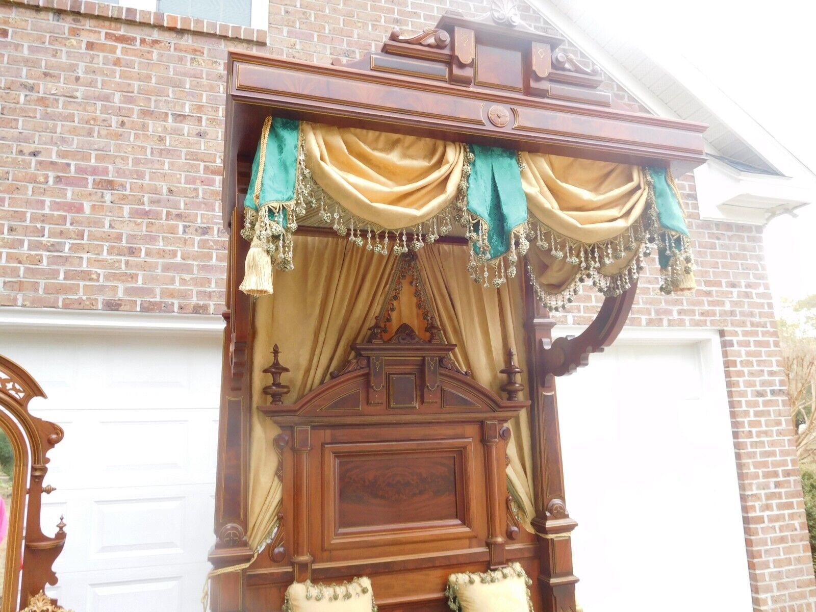 SPECTACULAR VICTORIAN WALNUT HALF TESTER BEDROOM SET