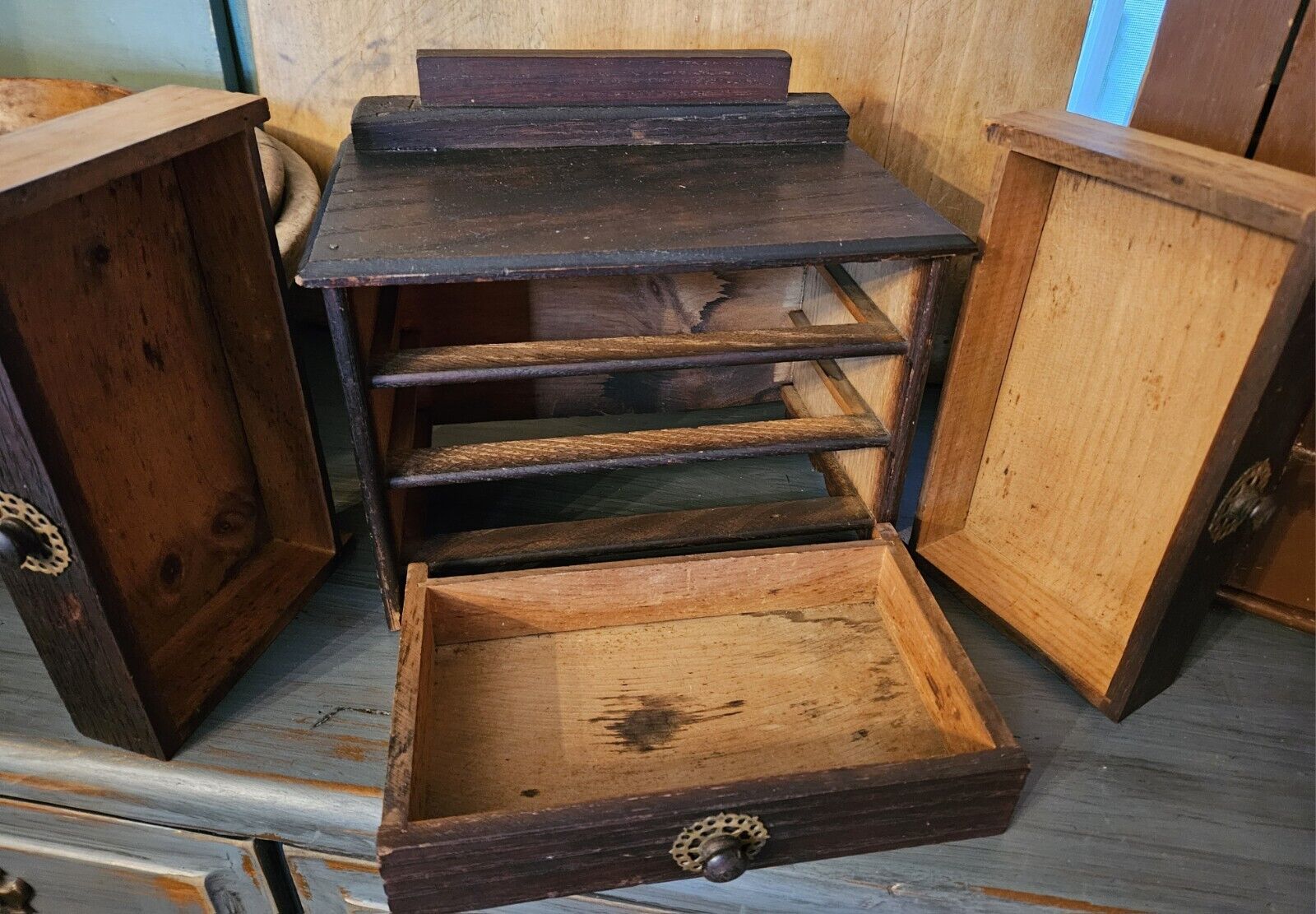 ANTIQUE EARLY 1900'S BEAUTIFUL WOOD SMALL DOLL DRESSER EDWARDIAN BEARS & DOLLS