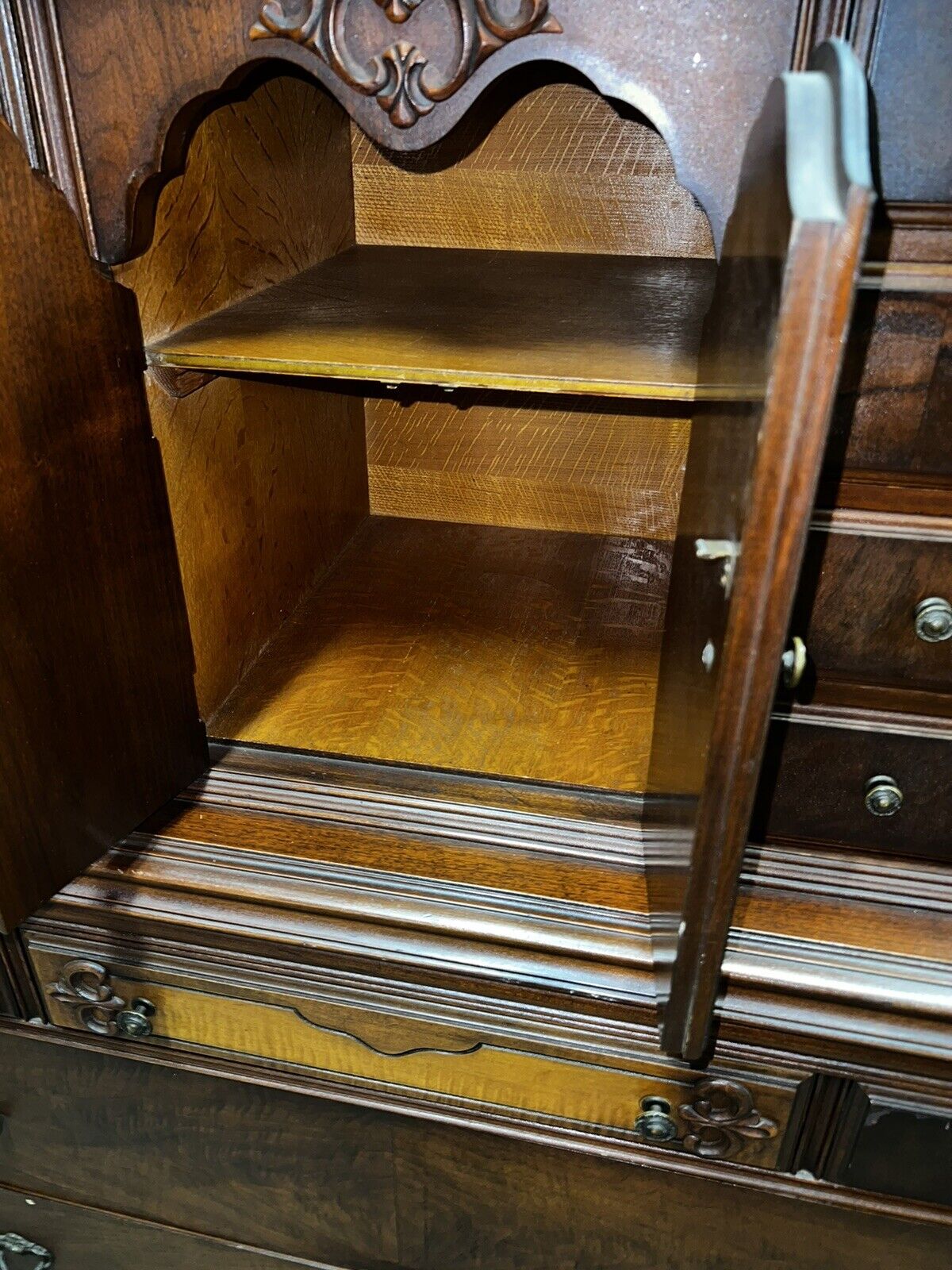 vintage 1920’s solid wood 3 piece bedroom set dressing table & 2 dressers NC mkr