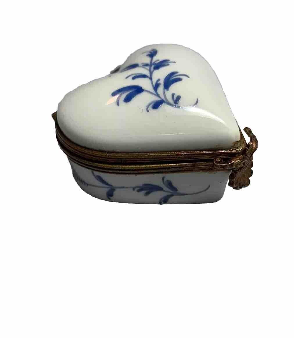 Rare Antique 1800s Décore A La Main Chantilly France Porcelain Heart Trinket Box
