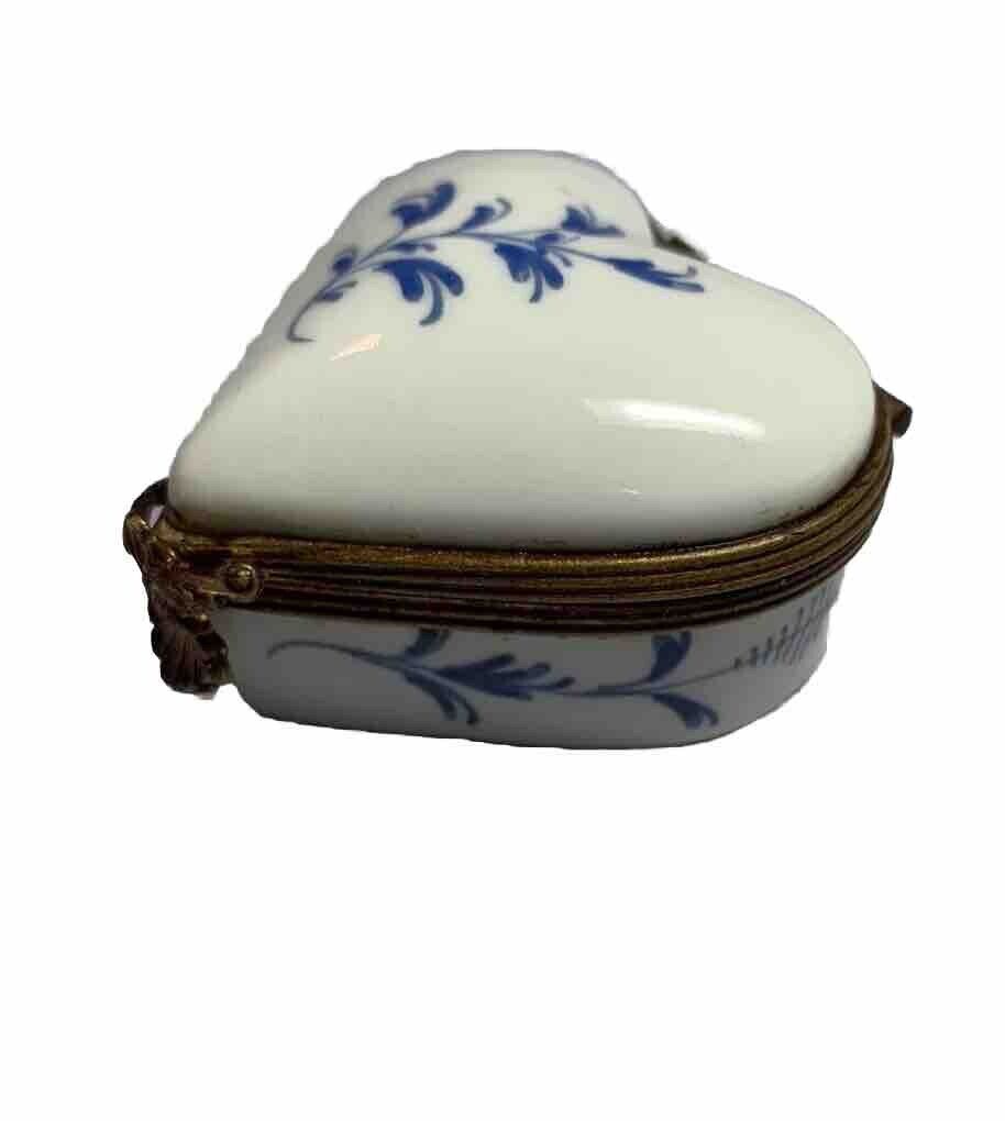 Rare Antique 1800s Décore A La Main Chantilly France Porcelain Heart Trinket Box