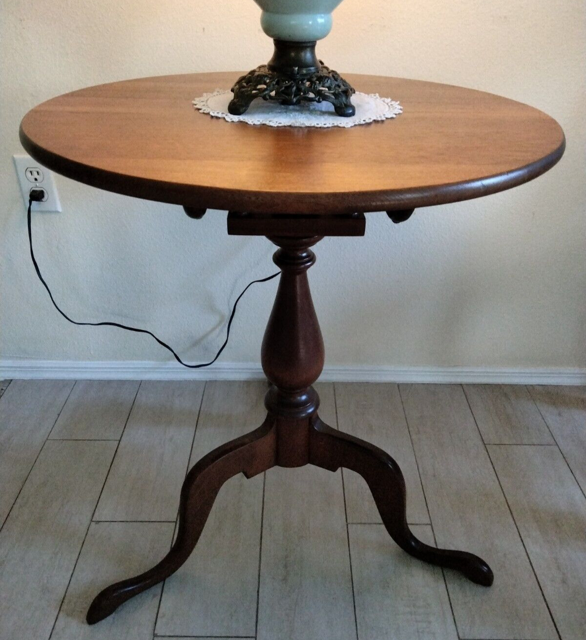 Antique Hepplewhite Style Walnut Tilt Top Birdcage Table Queen Anne Style 1800s